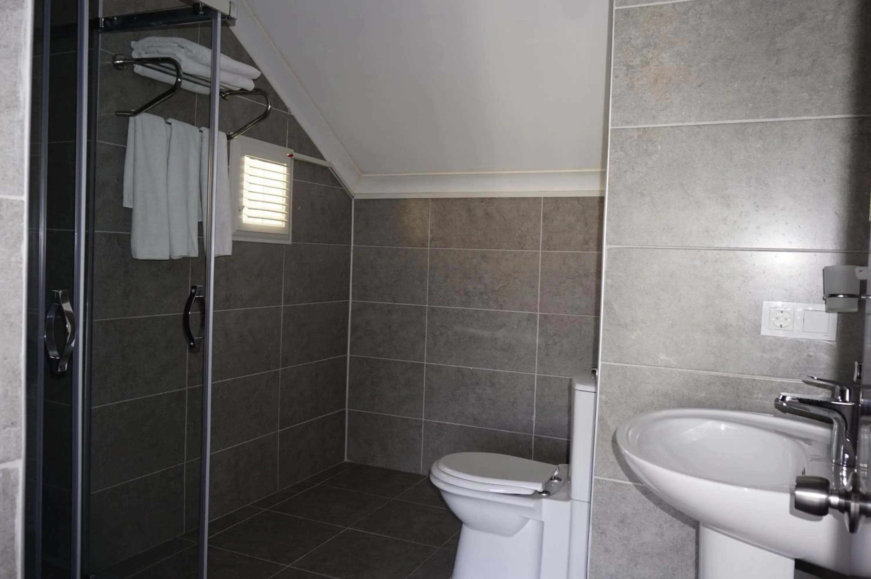 Toilet in Sunlight Garden Hotel