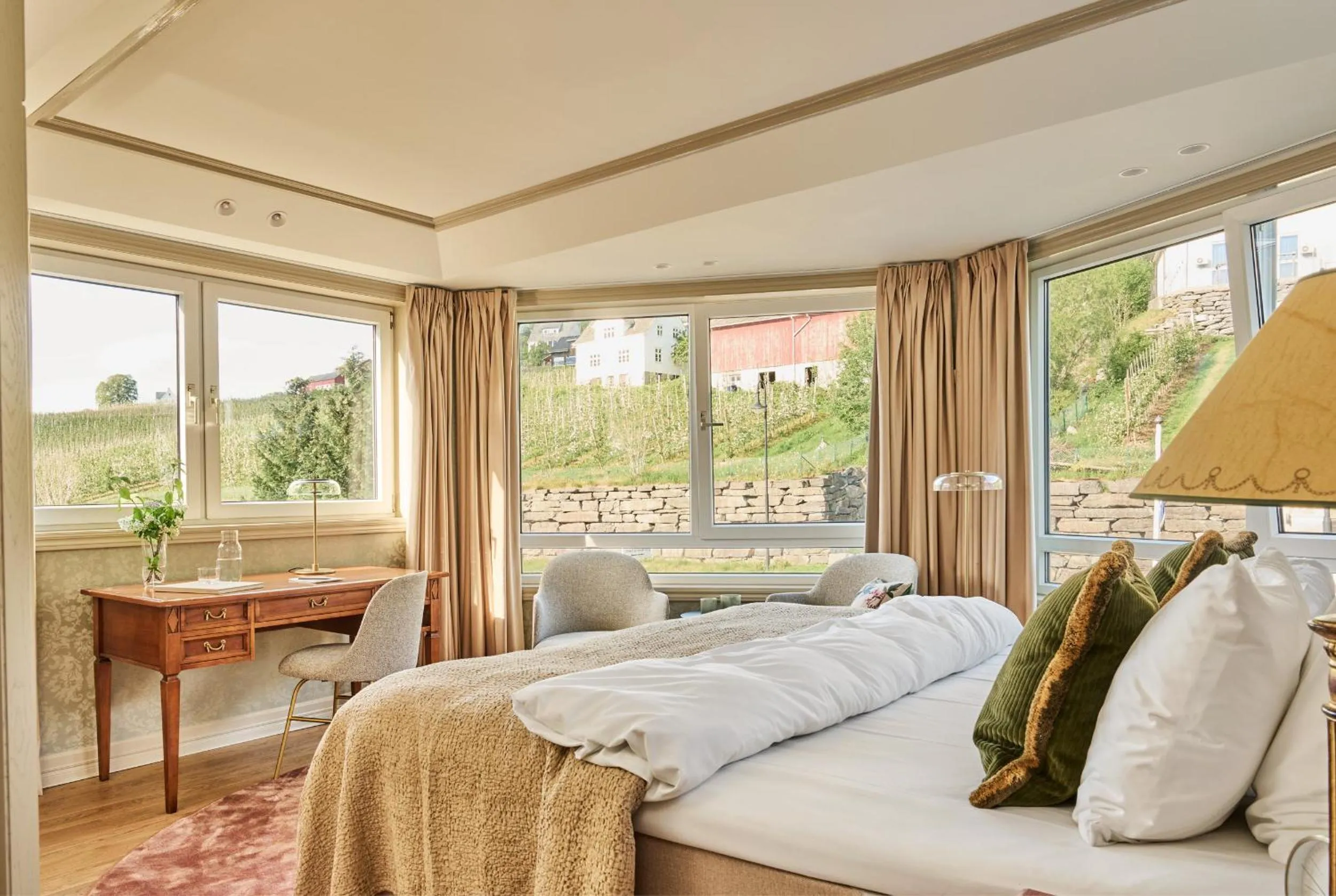 Bedroom, Bed in Hotel Ullensvang