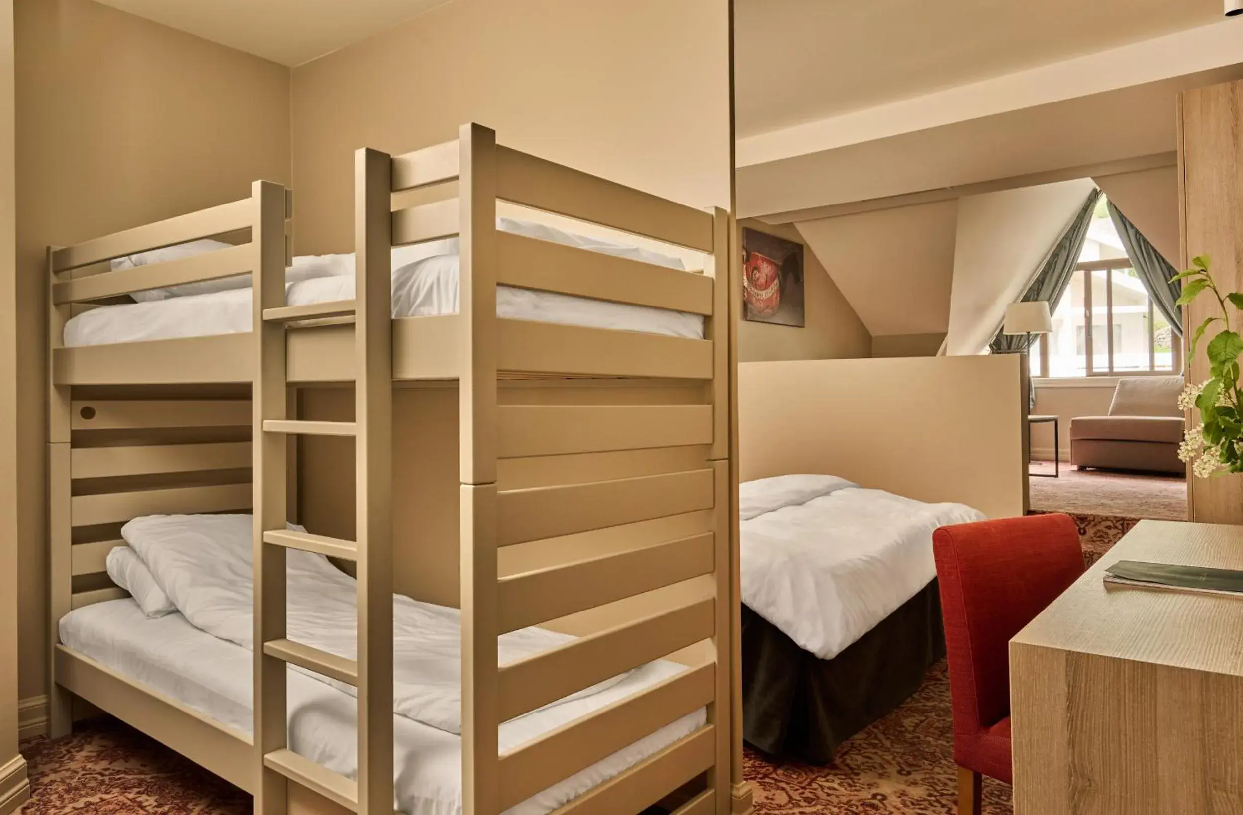 Family Room - 5 Beds in Hotel Ullensvang Family Room - 5 Beds in Hotel Ullensvang