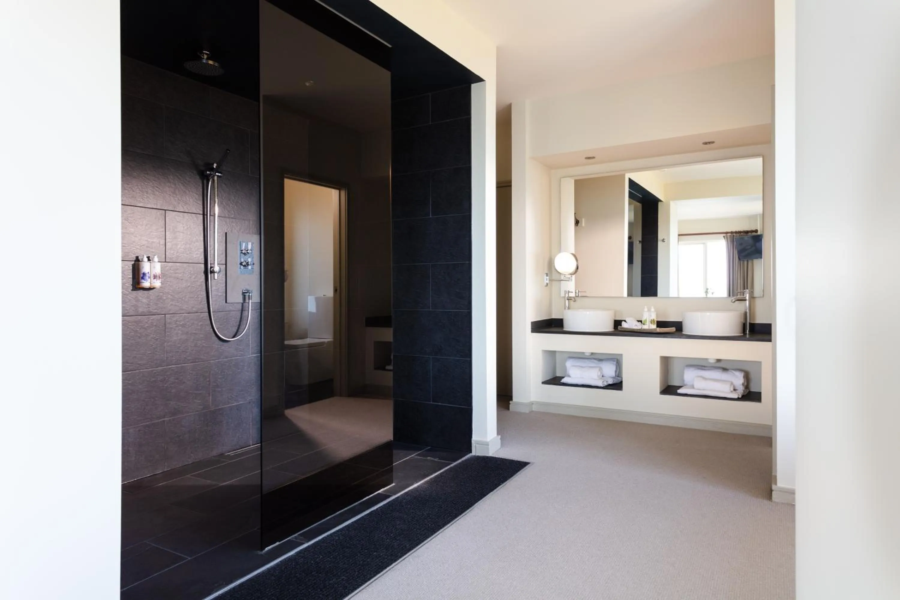 Bathroom in The Lewinnick Lodge