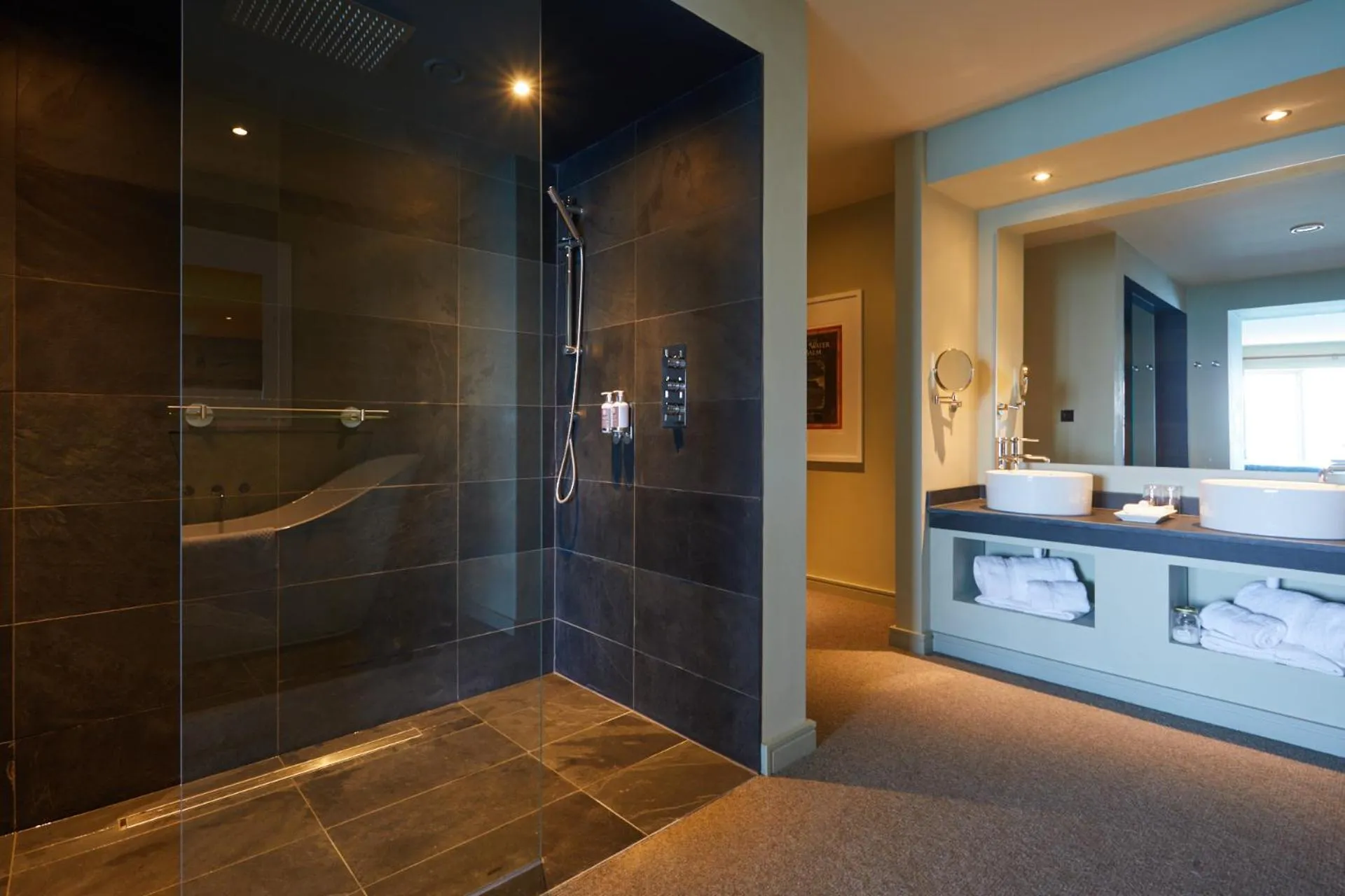 Bathroom in The Lewinnick Lodge