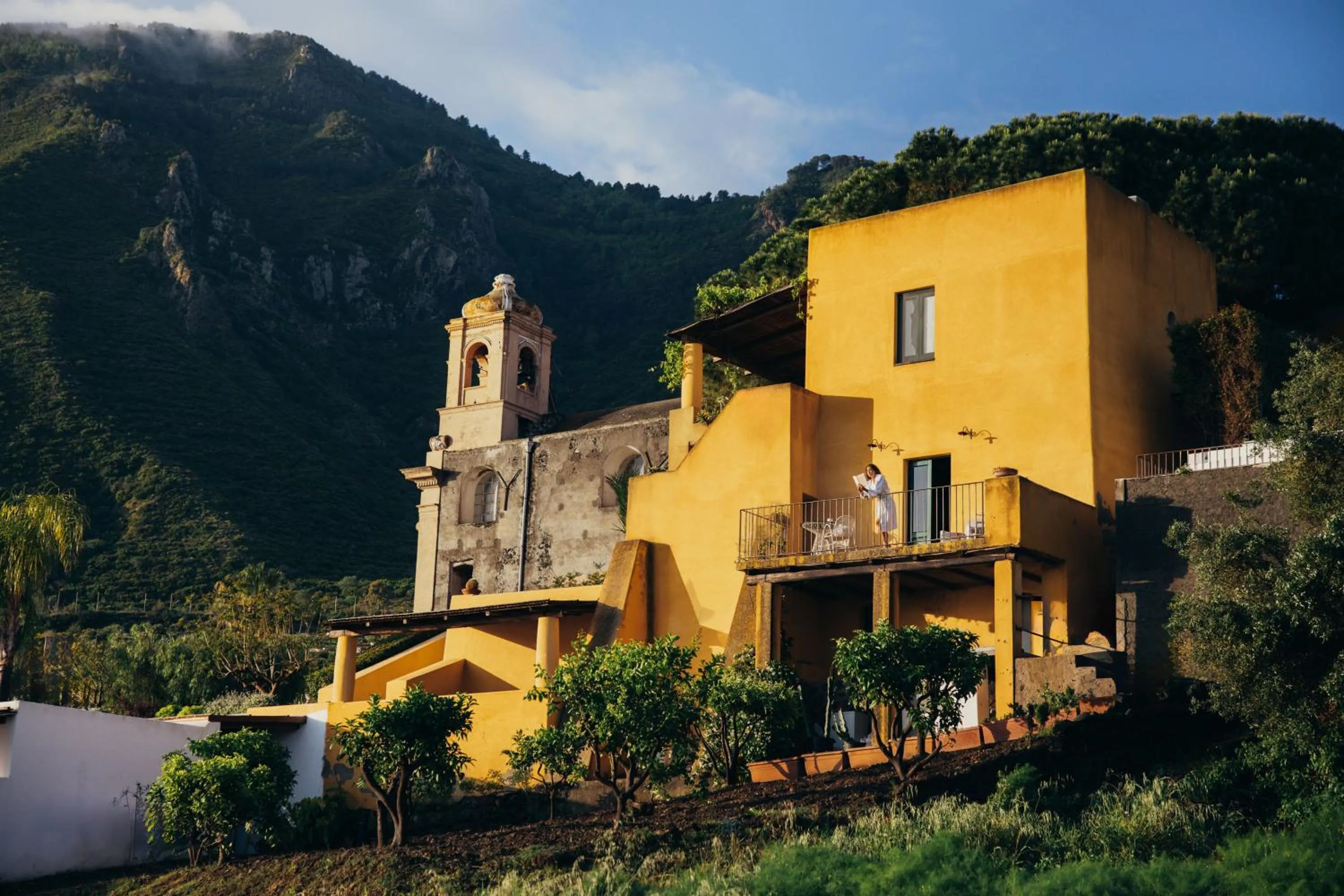 Property building in Hotel Ravesi