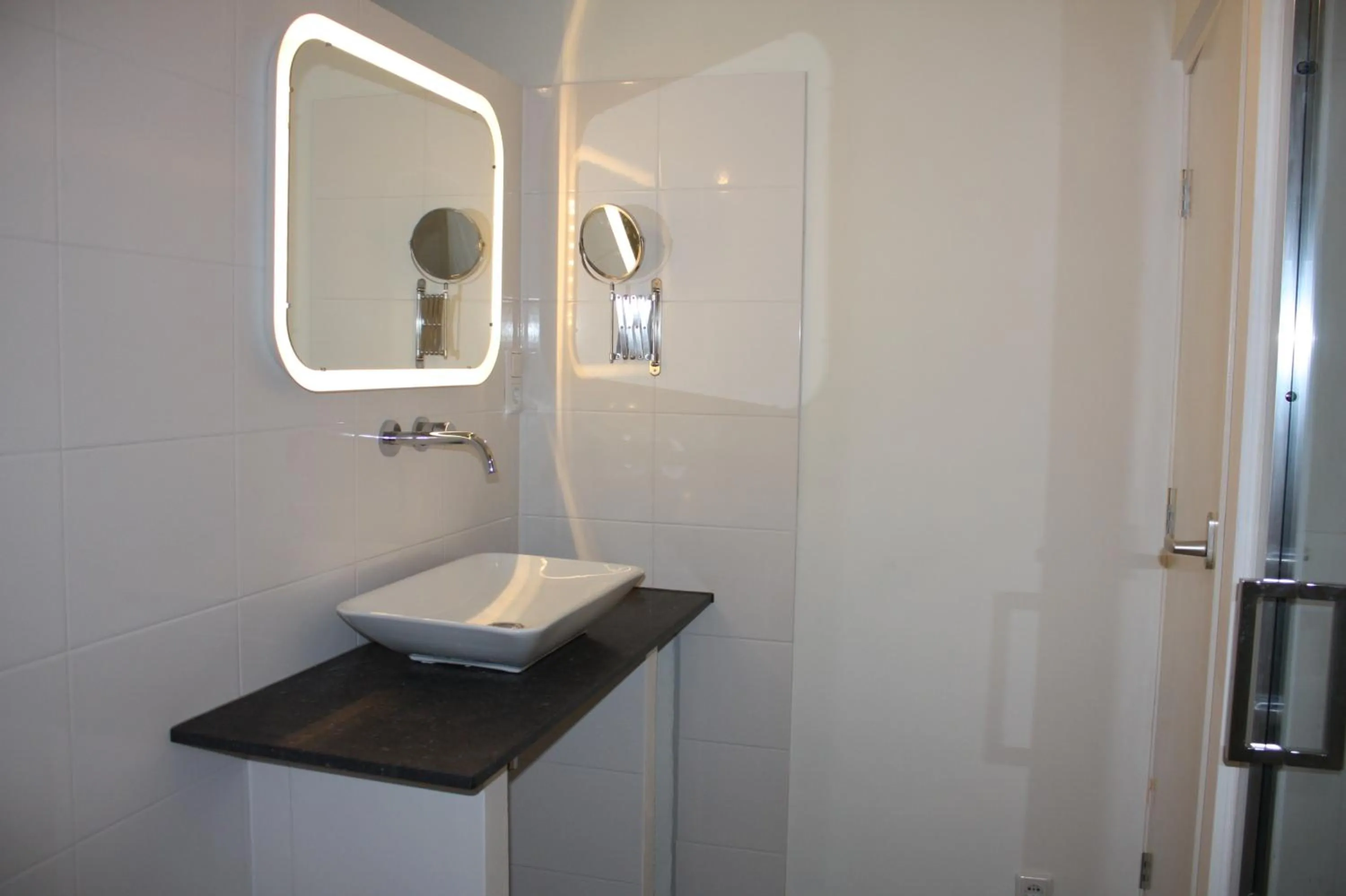 Bathroom in At number 6