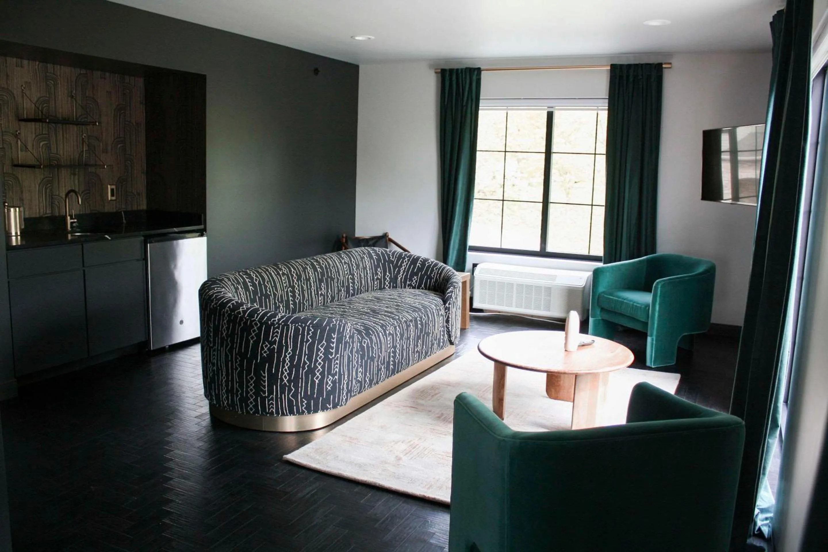 Bedroom in The Inn Hotel, Ascend Hotel Collection