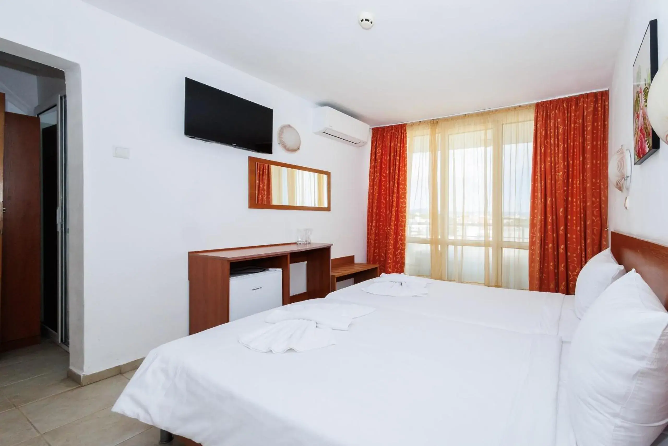 Economy Triple Room in Hotel Arsenal Economy Triple Room in Hotel Arsenal