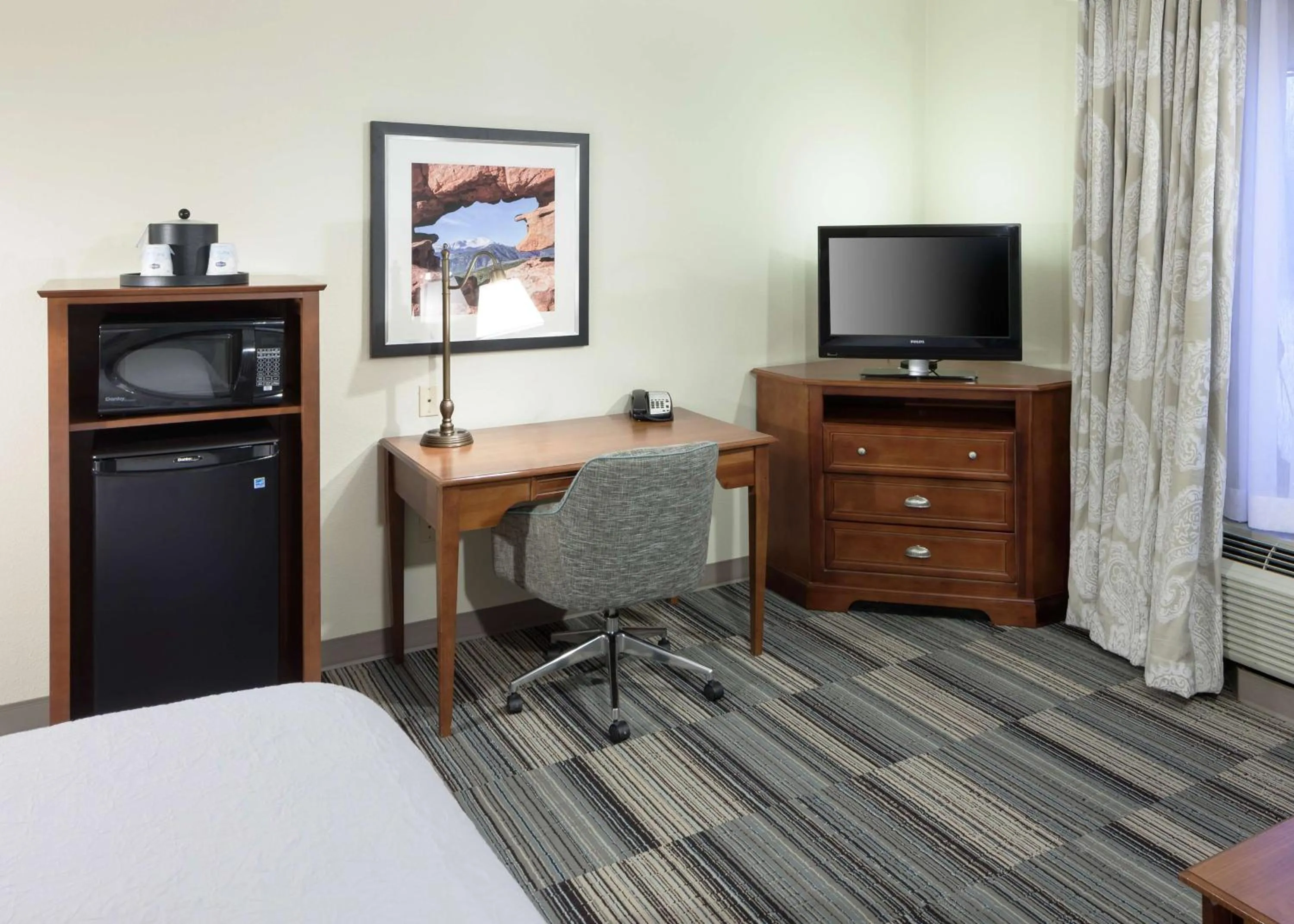 Bedroom, Bed in Hampton Inn & Suites Colorado Springs/I-25 South