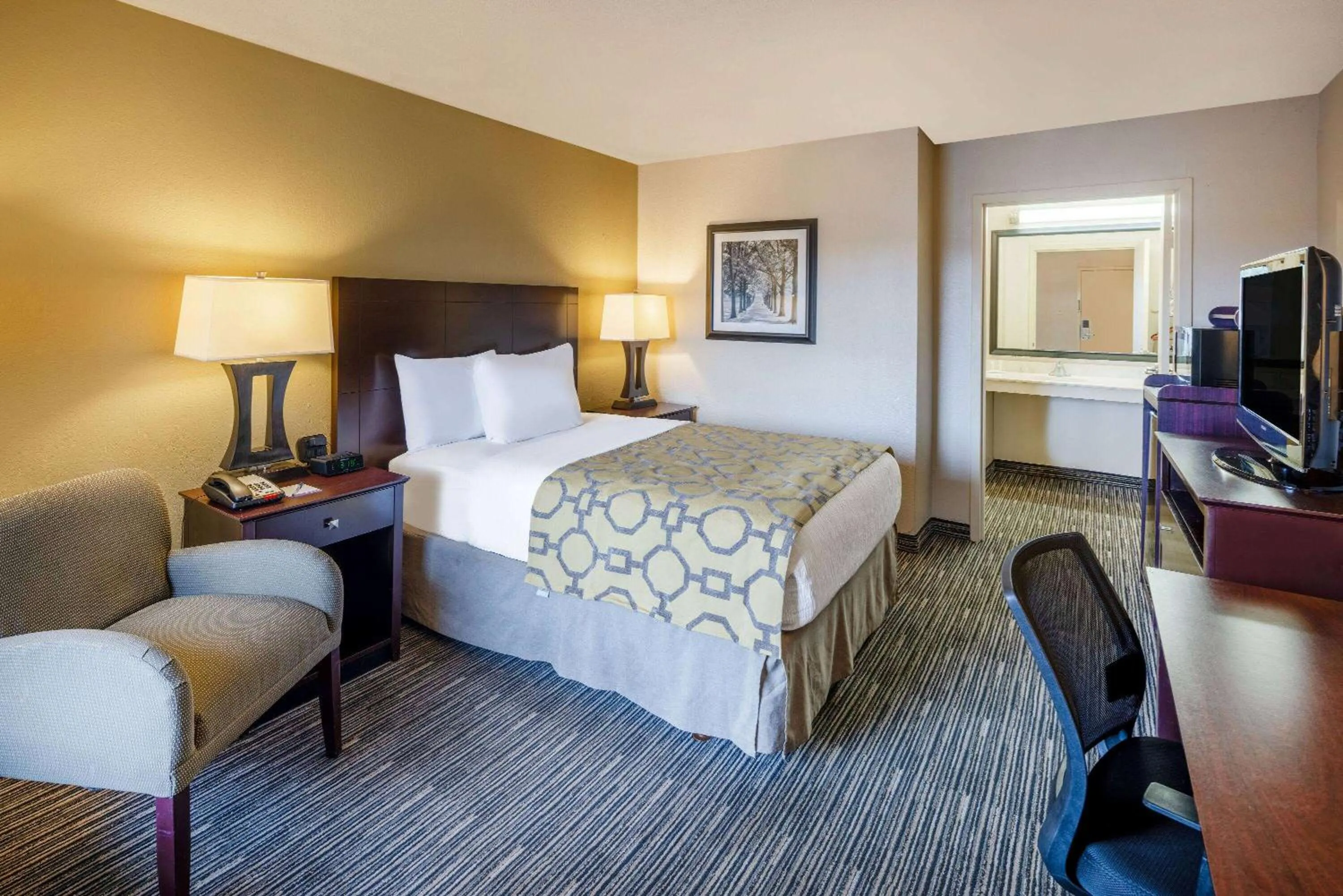 Photo of the whole room in Baymont by Wyndham Columbus GA