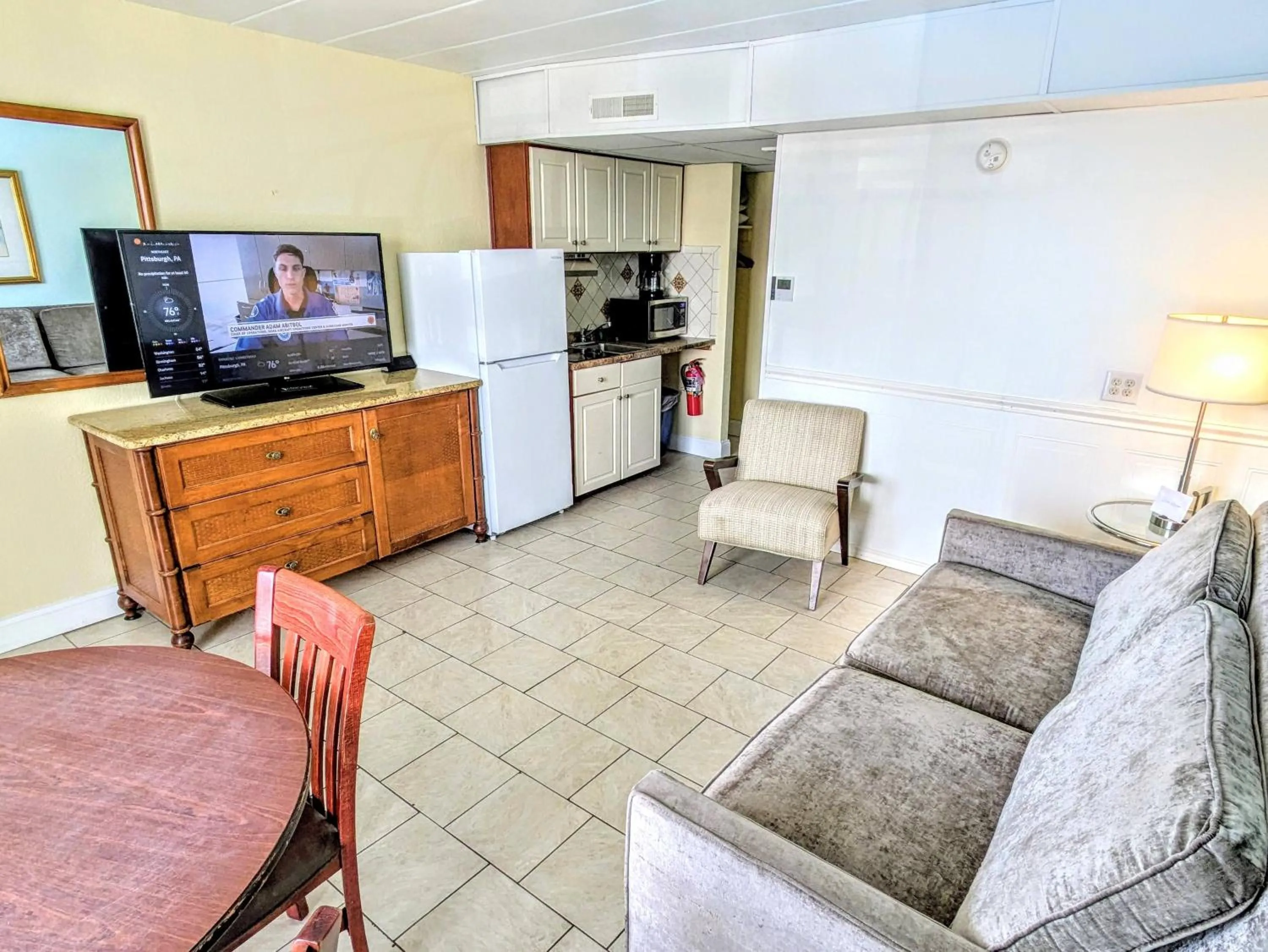 Seating area in Quebec Motel
