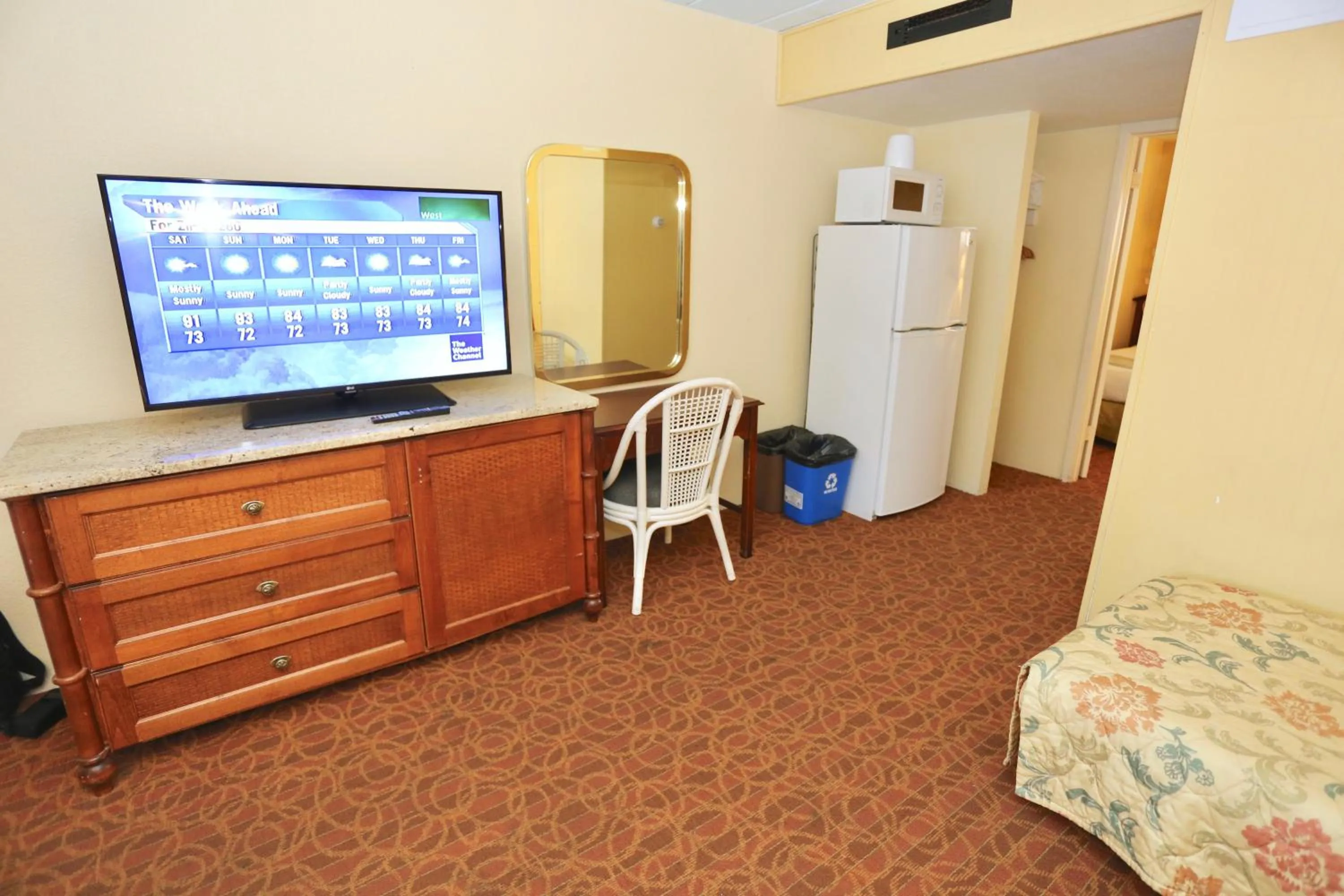 Living room, Bed in Quebec Motel