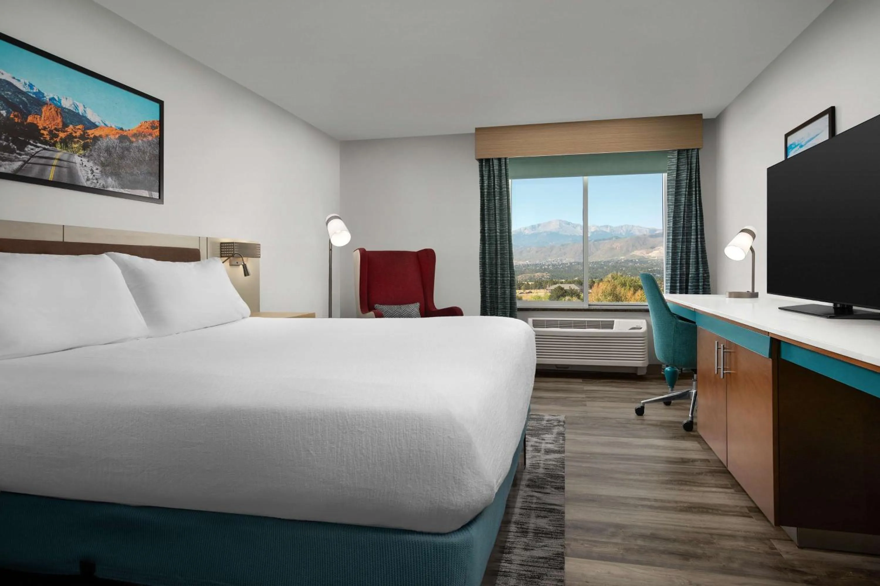 Bed in Hilton Garden Inn Colorado Springs North