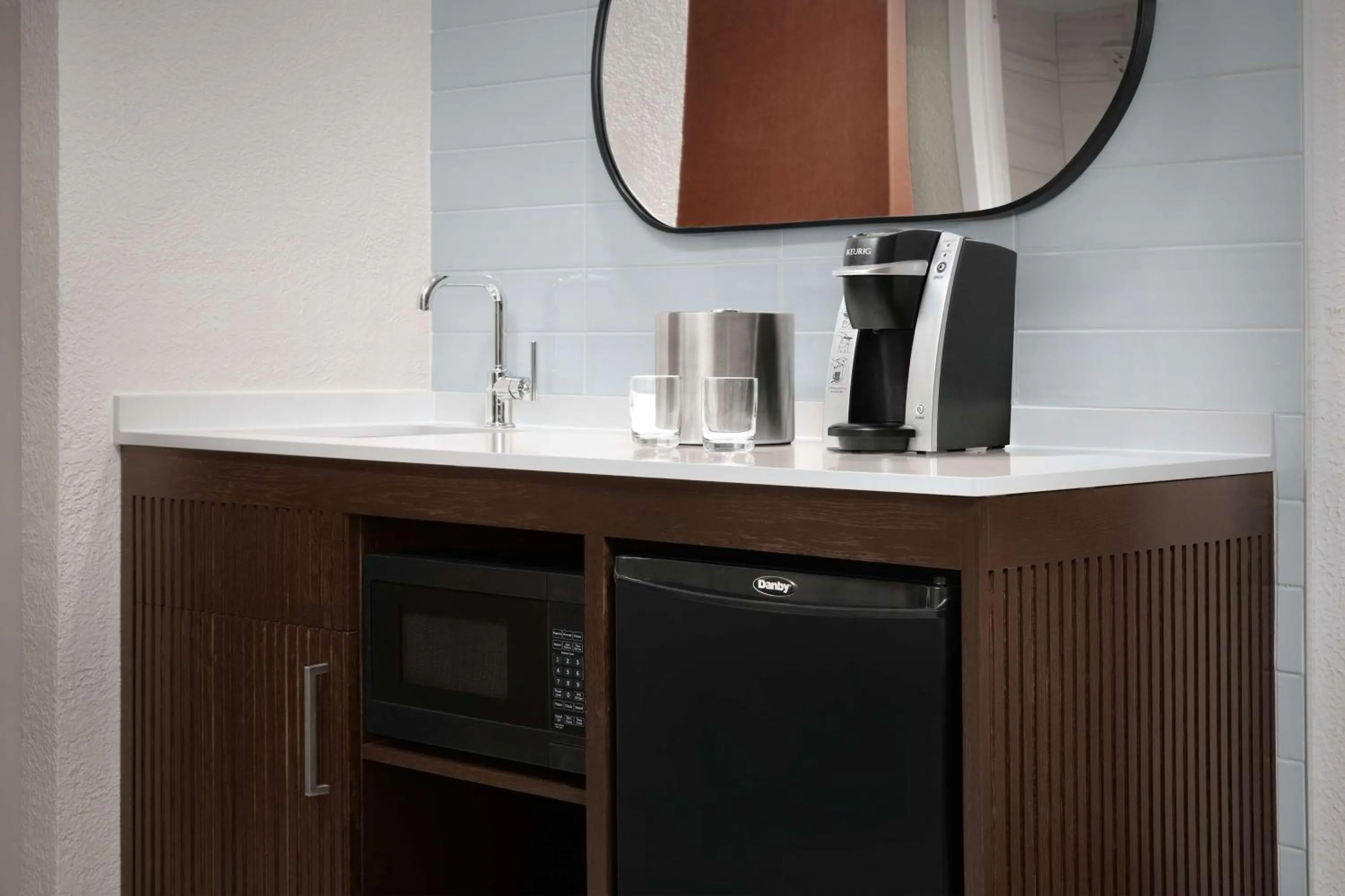 Kitchen or kitchenette in Embassy Suites by Hilton Dallas Near the Galleria