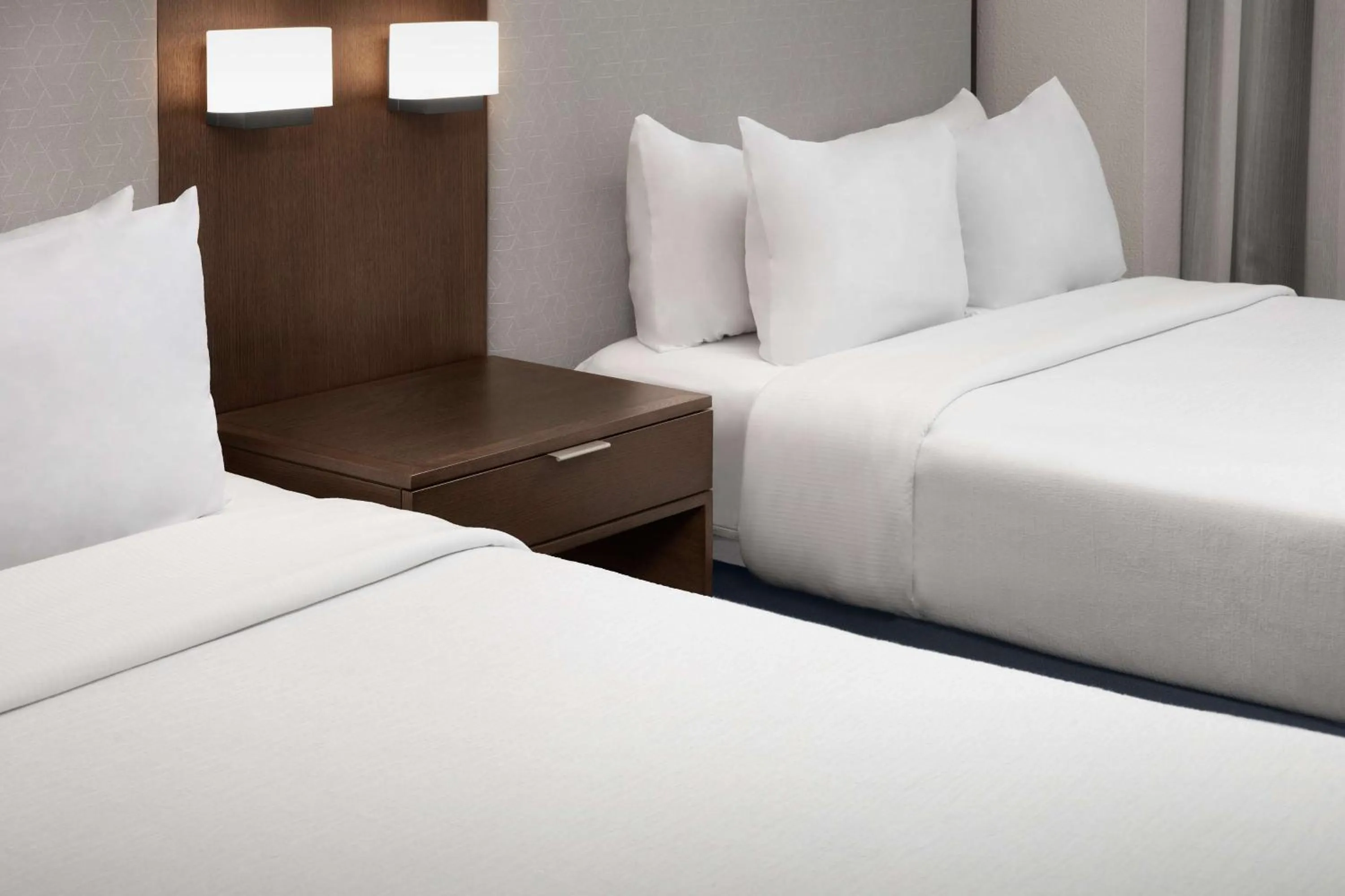 Bed in Embassy Suites by Hilton Dallas Near the Galleria