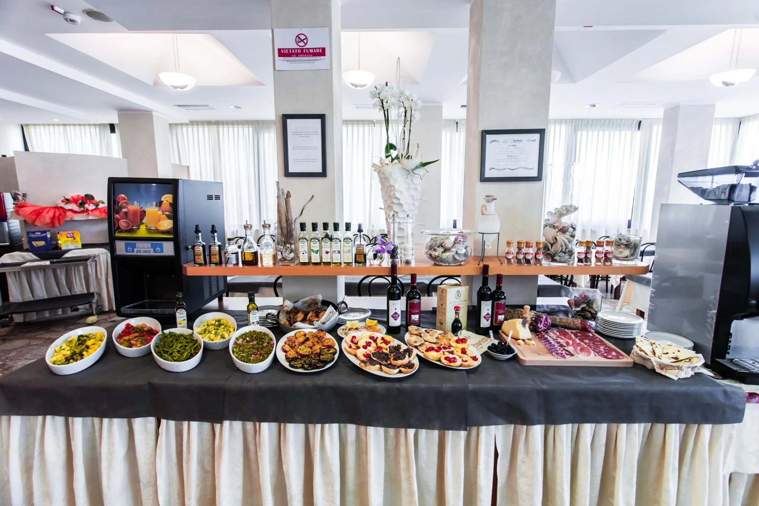 Restaurant/places to eat in Hotel Garden