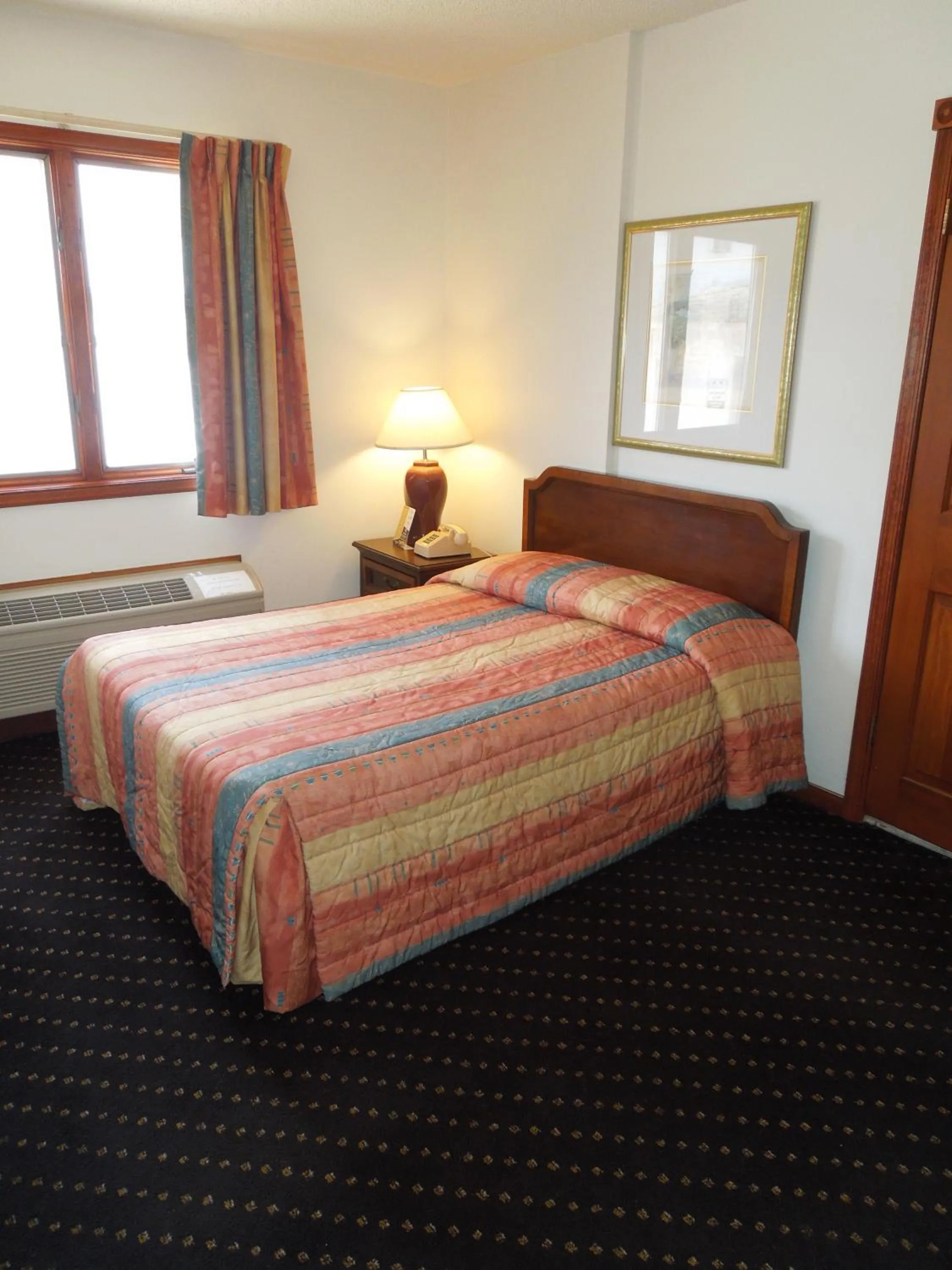 Bedroom, Bed in Calypso Boutique Hotel