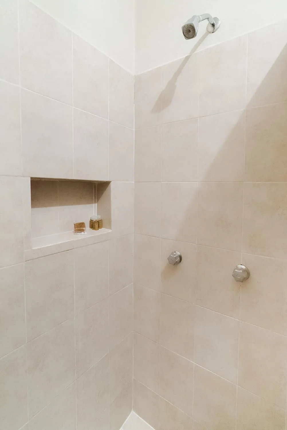 Shower in Hotel Yumkiin - Cerca Del Ferry y Terminal ADO