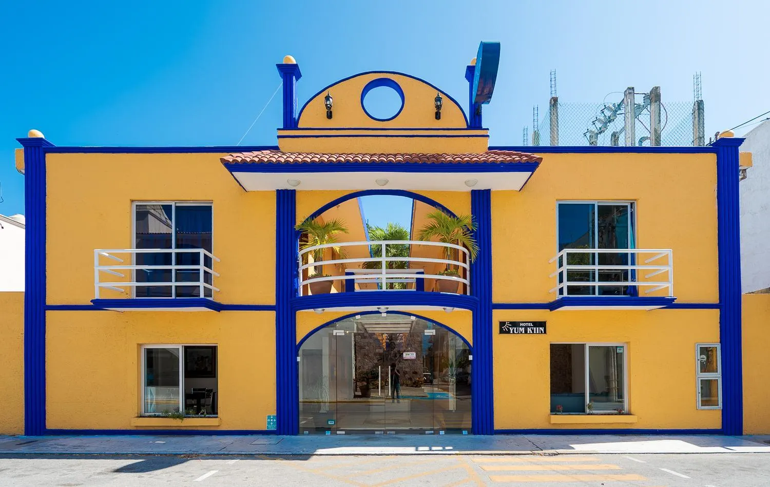 Facade/entrance in Hotel Yumkiin - Cerca Del Ferry y Terminal ADO