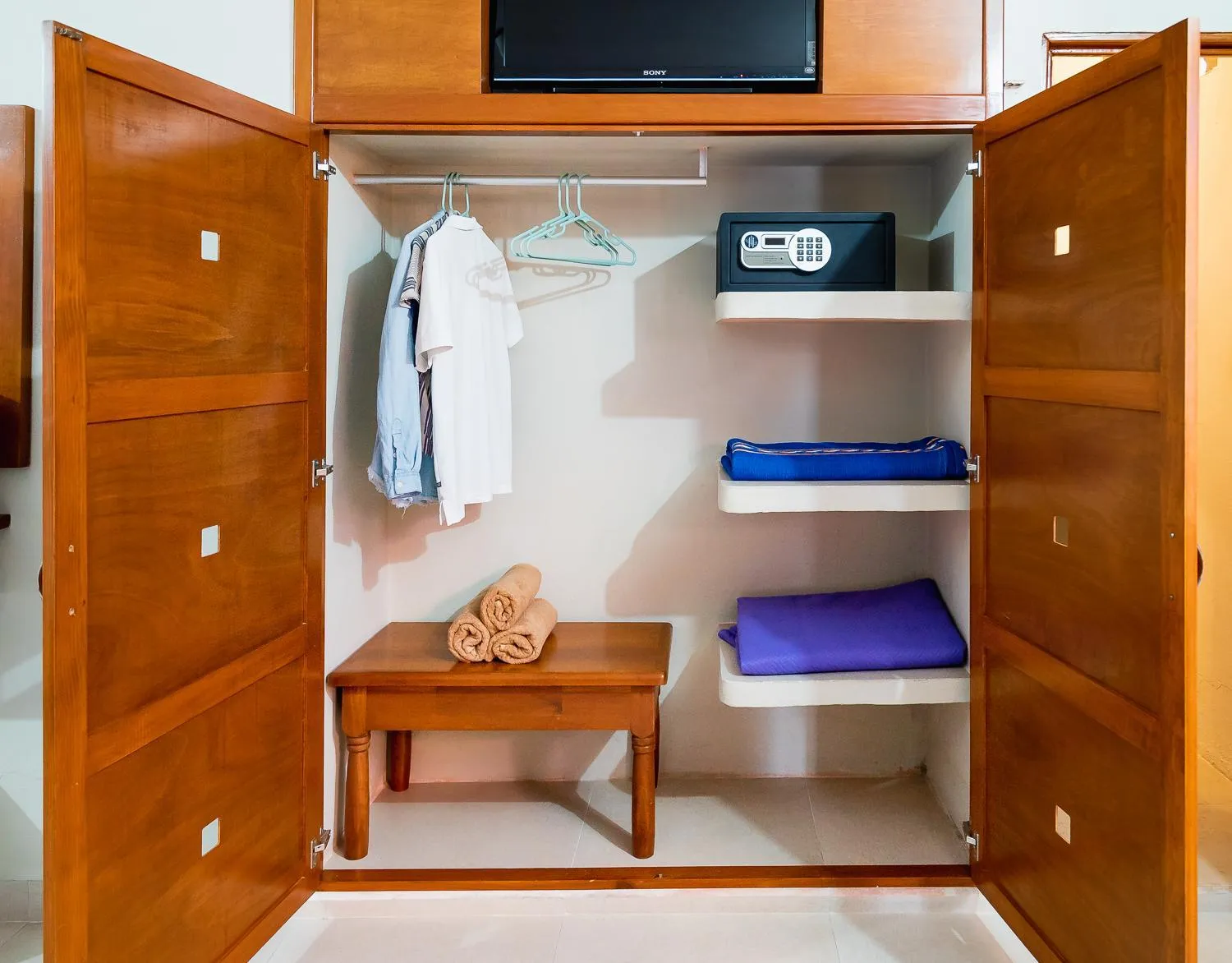 TV and multimedia in Hotel Yumkiin - Cerca Del Ferry y Terminal ADO