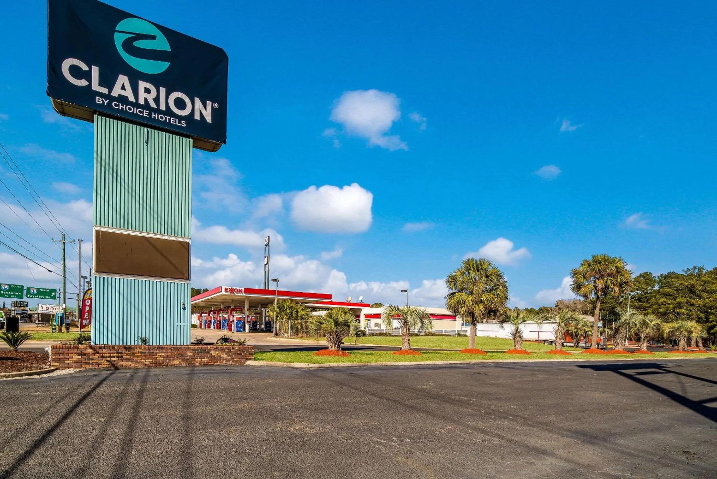 Property building in Clarion Inn & Suites Florence - Darlington