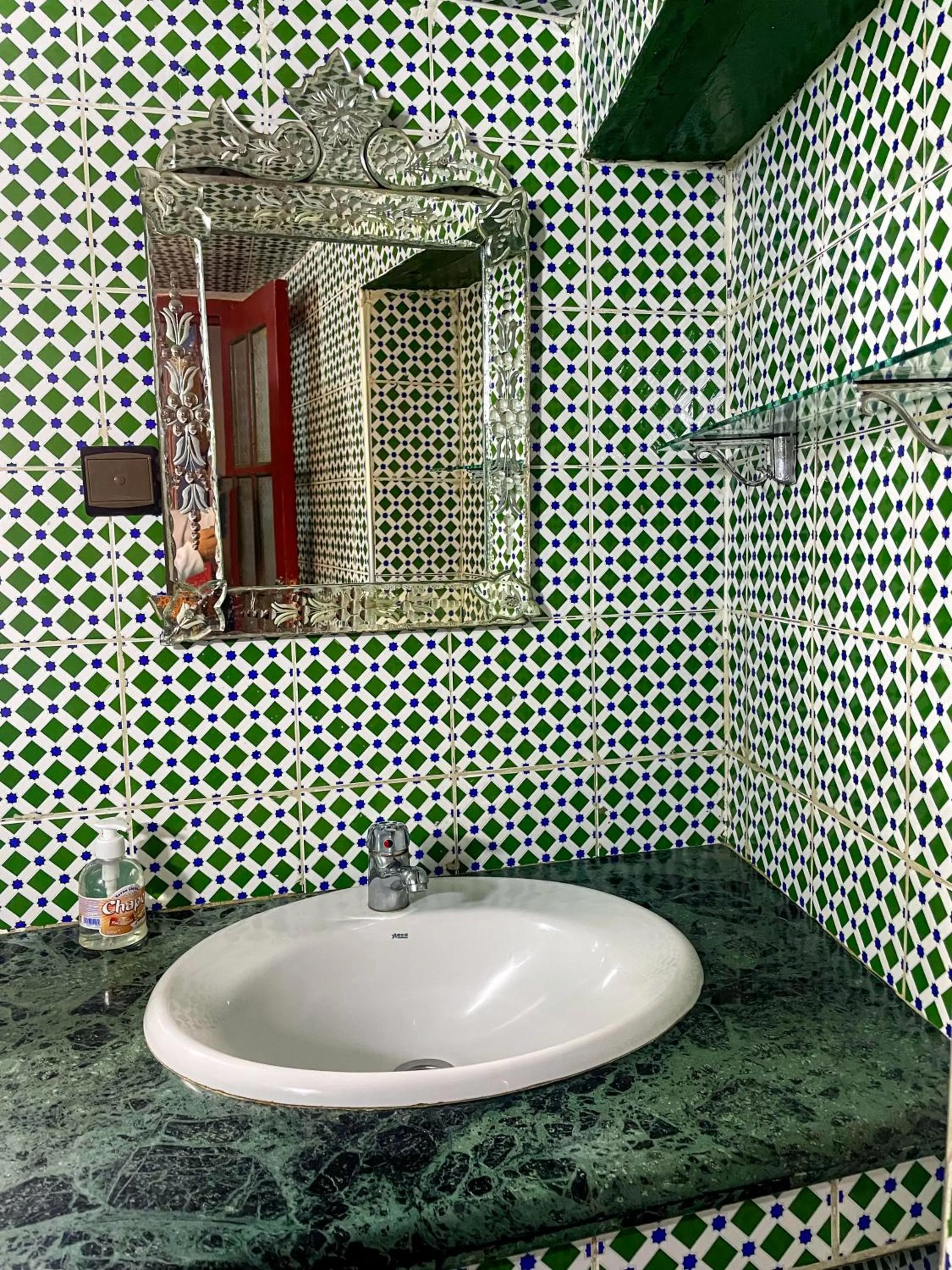 Shower in Riad Dar El Ouedghiri