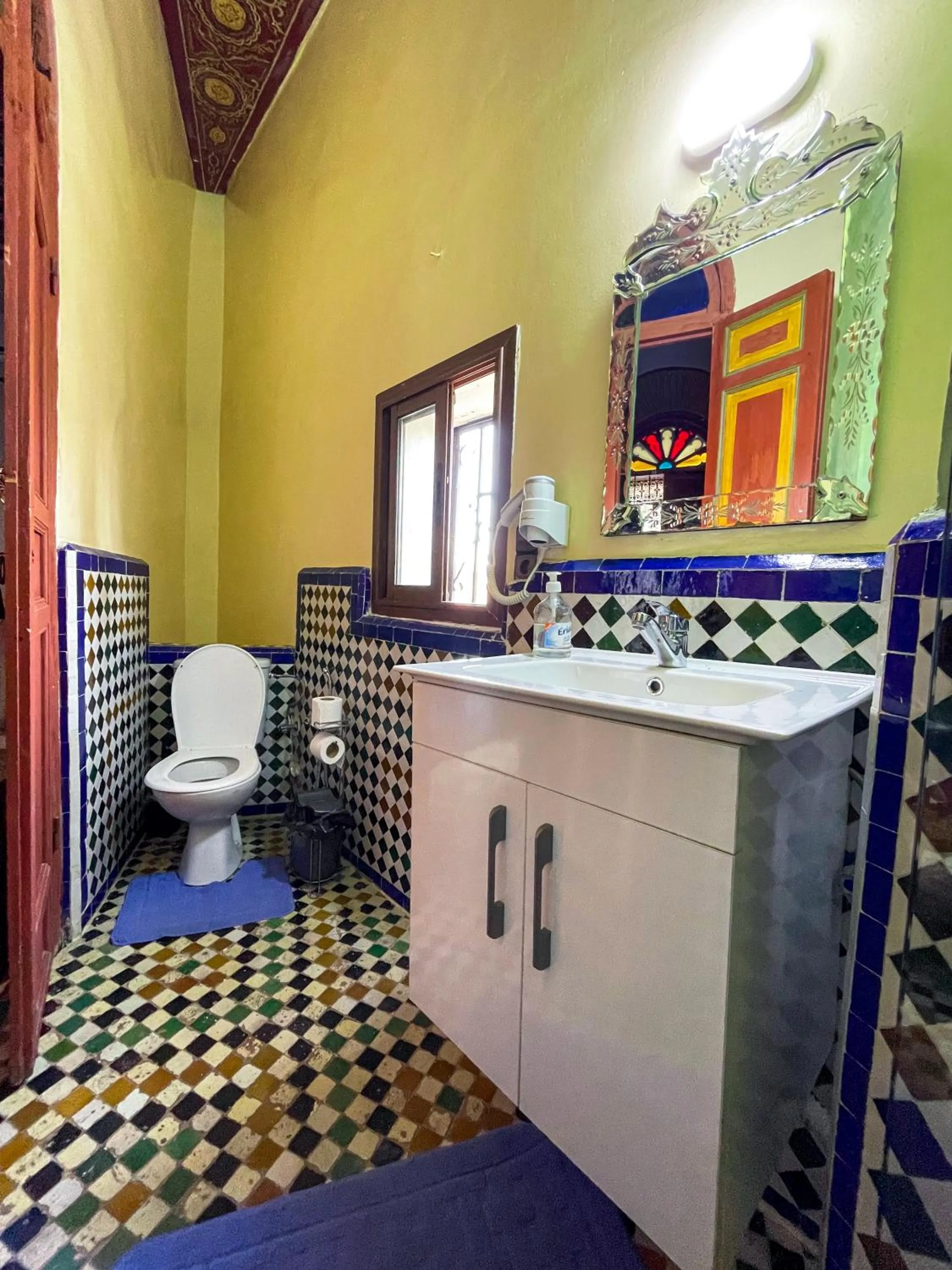 Shower in Riad Dar El Ouedghiri