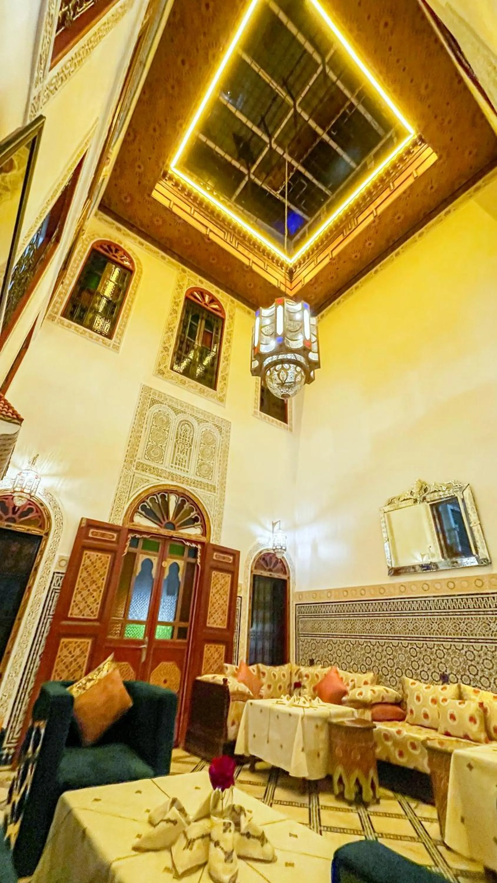 Restaurant/places to eat in Riad Dar El Ouedghiri