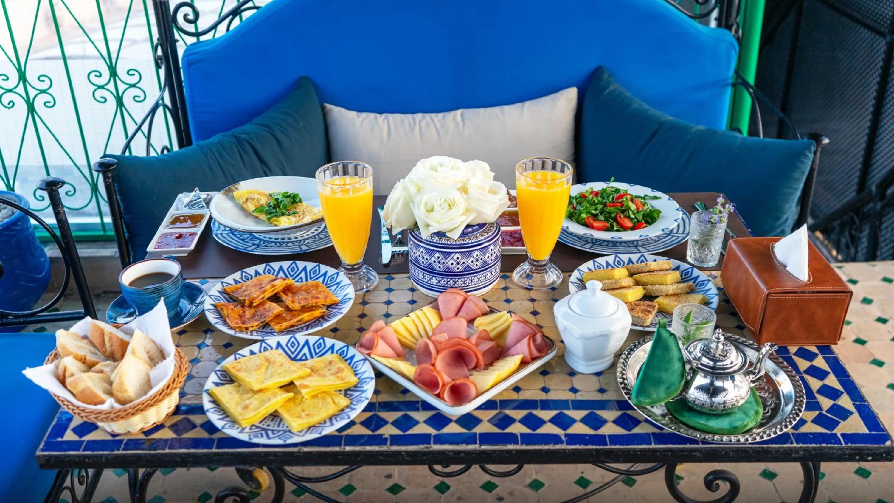 Food and drinks in Riad Dar El Ouedghiri