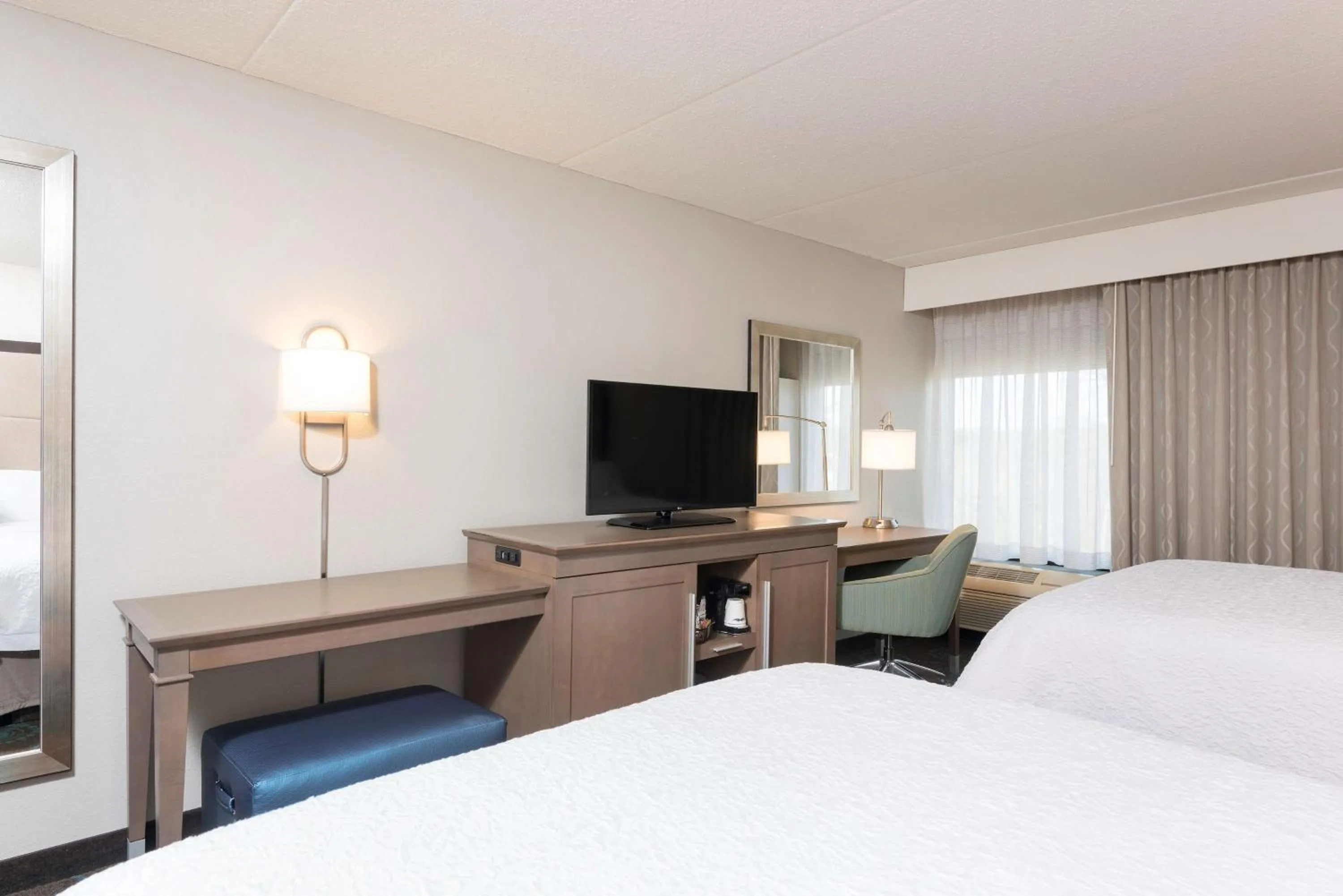 Bed in Hampton Inn Bloomington