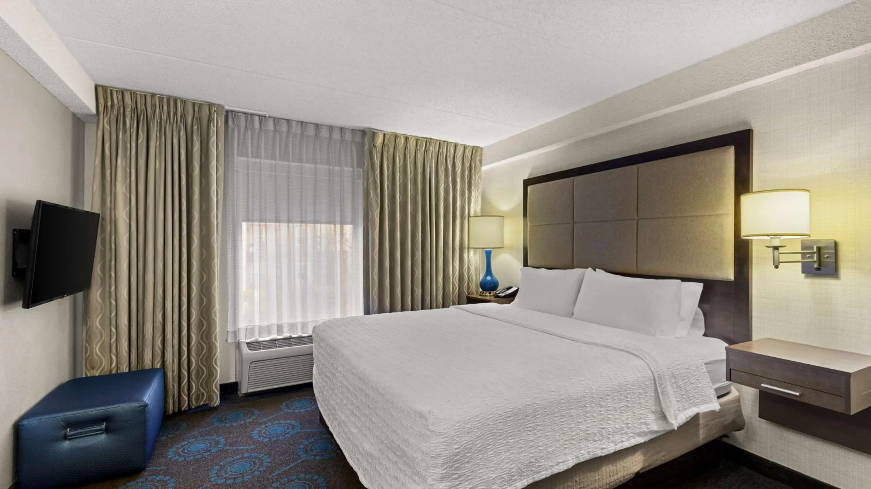 Bed in Hampton Inn Bloomington