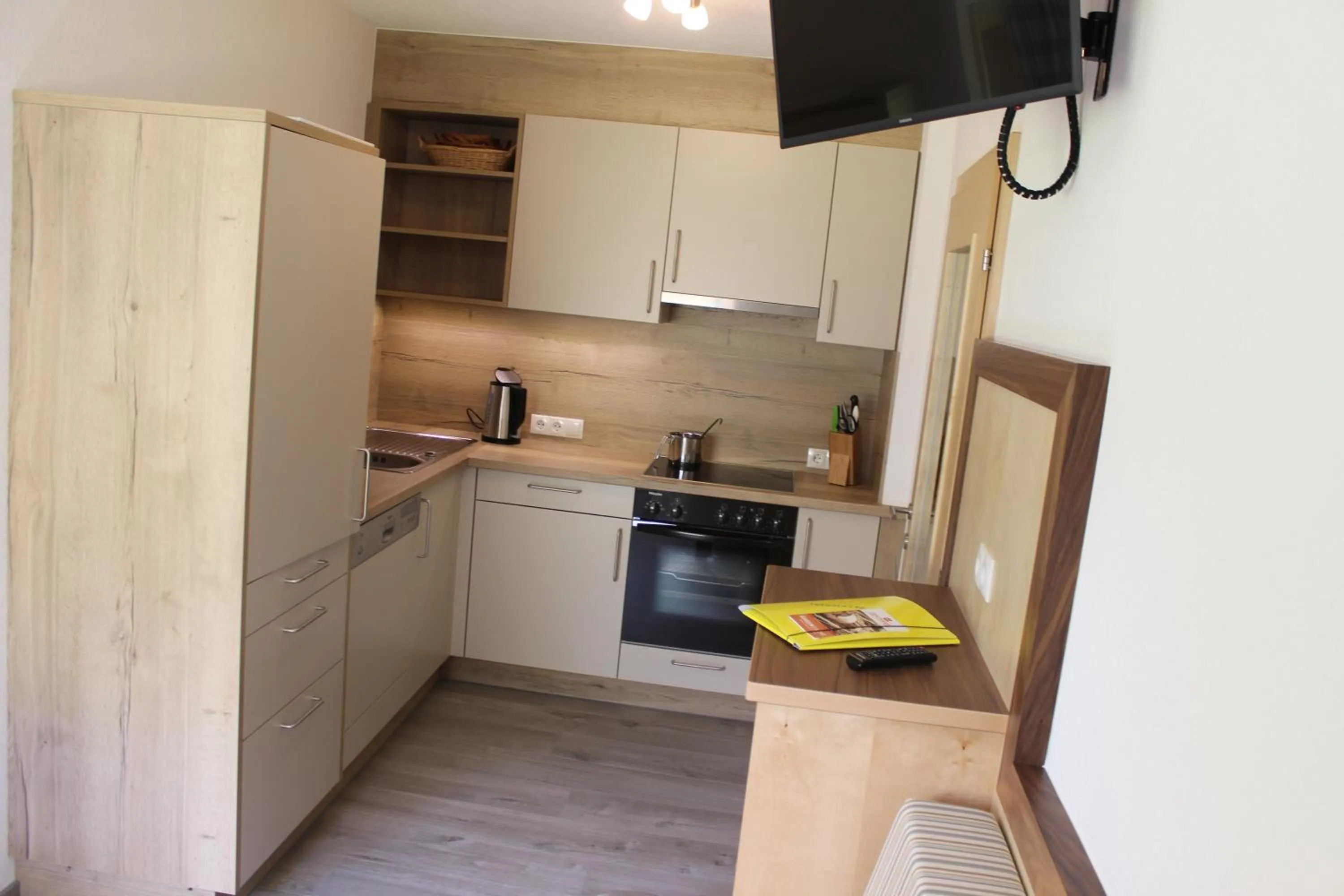 Kitchen or kitchenette in Haus Alpina & Landhaus Schöpf