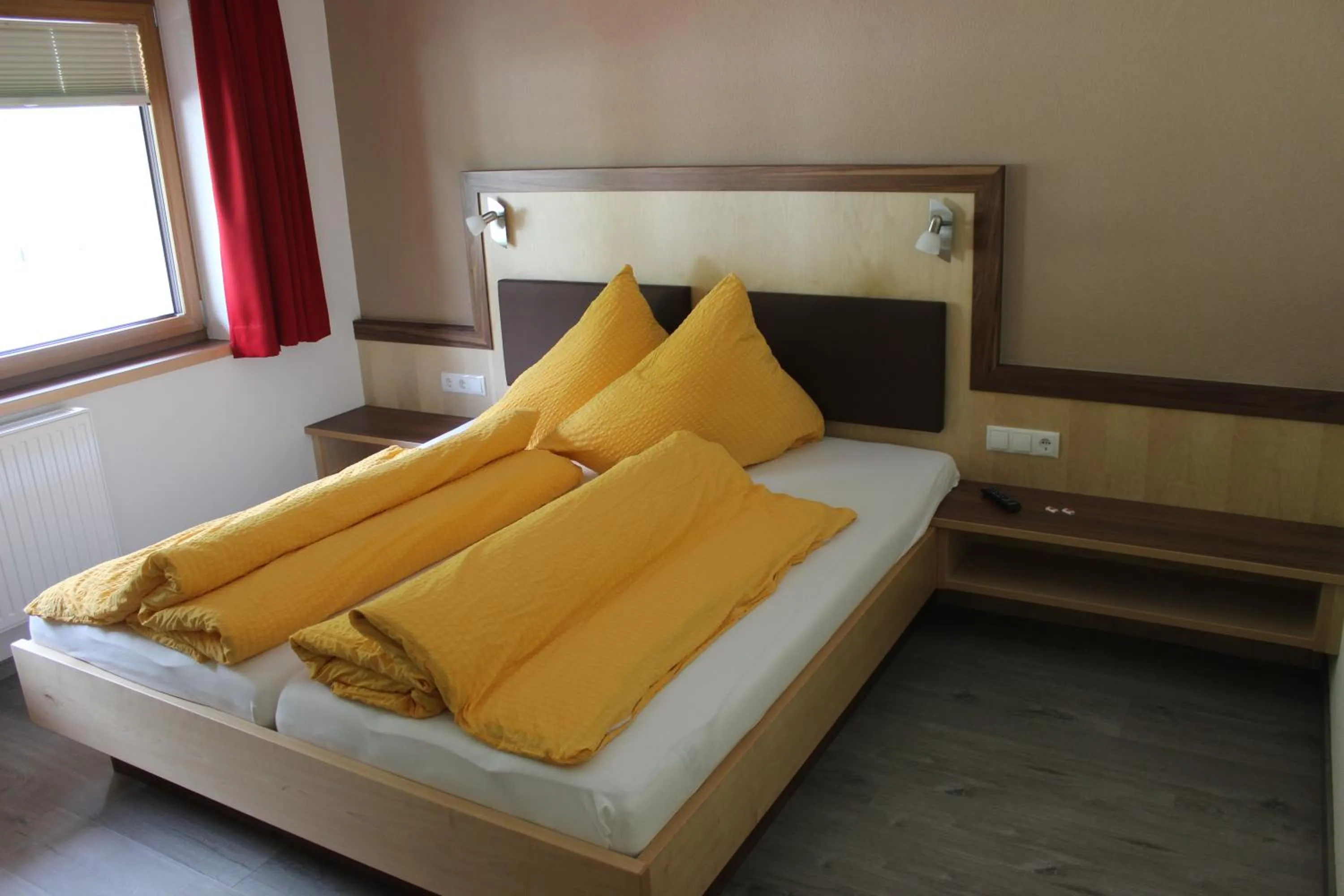 Photo of the whole room, Bed in Haus Alpina & Landhaus Schöpf