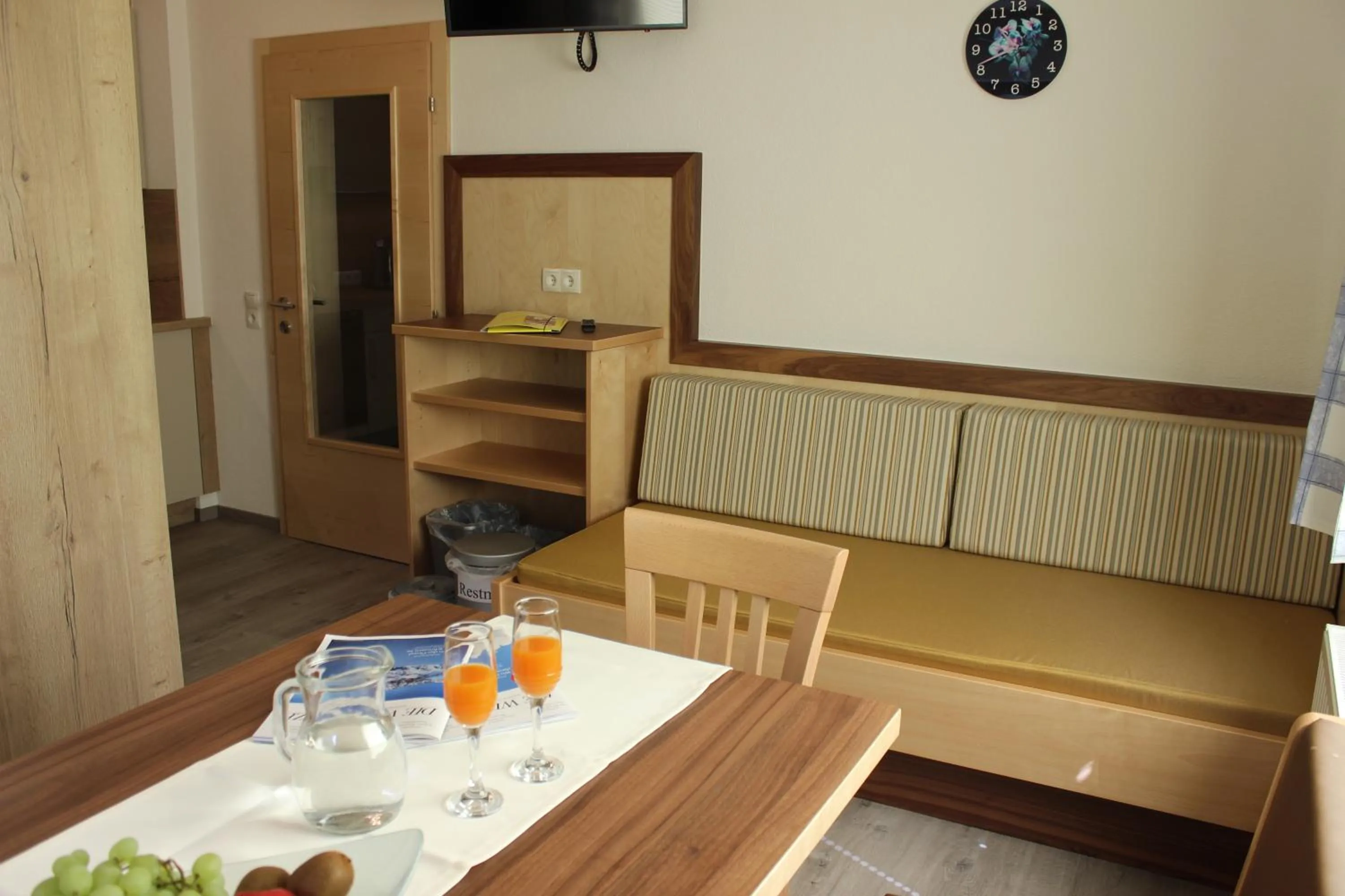 Kitchen or kitchenette in Haus Alpina & Landhaus Schöpf