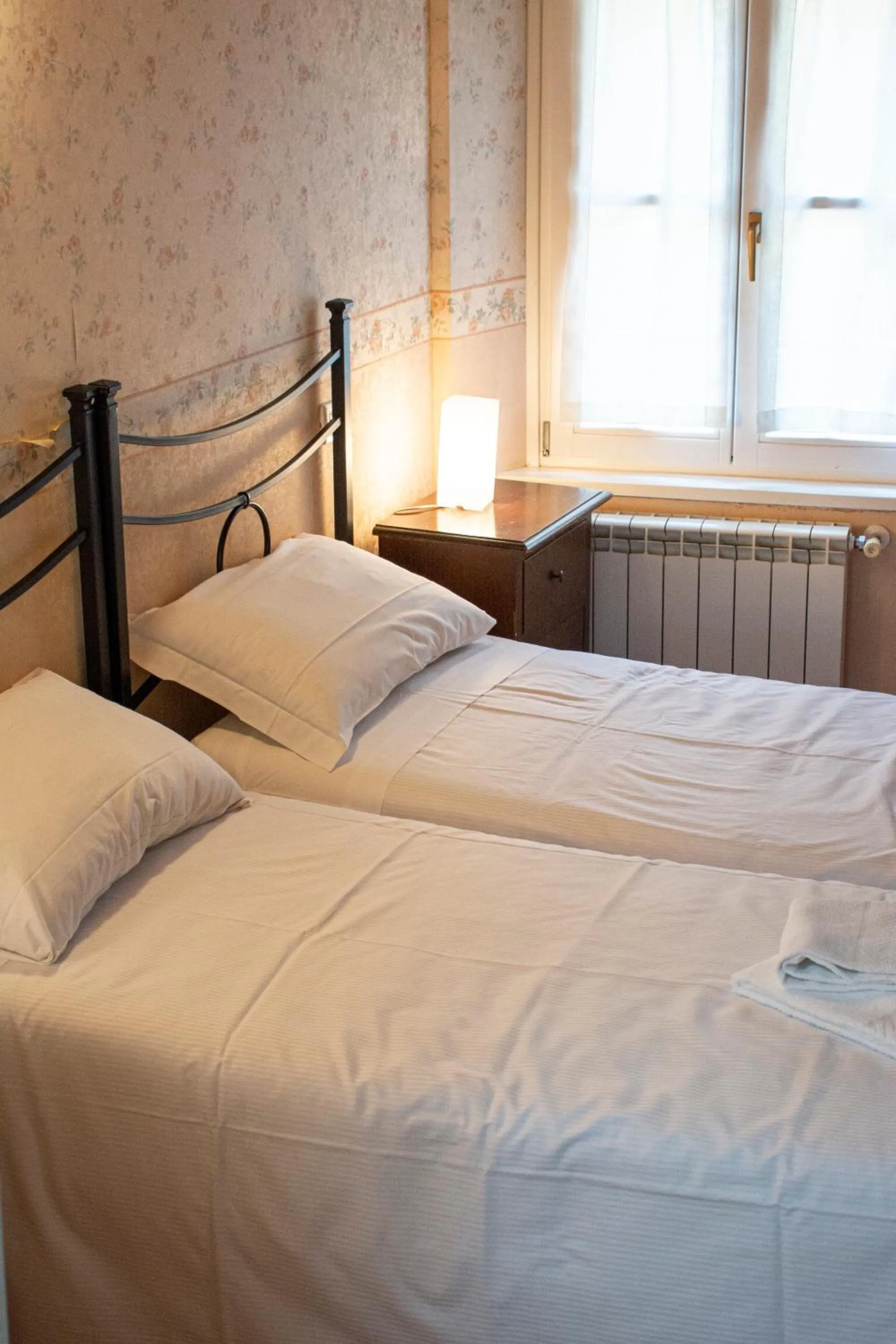 TV and multimedia, Bed in Hotel Capitelli