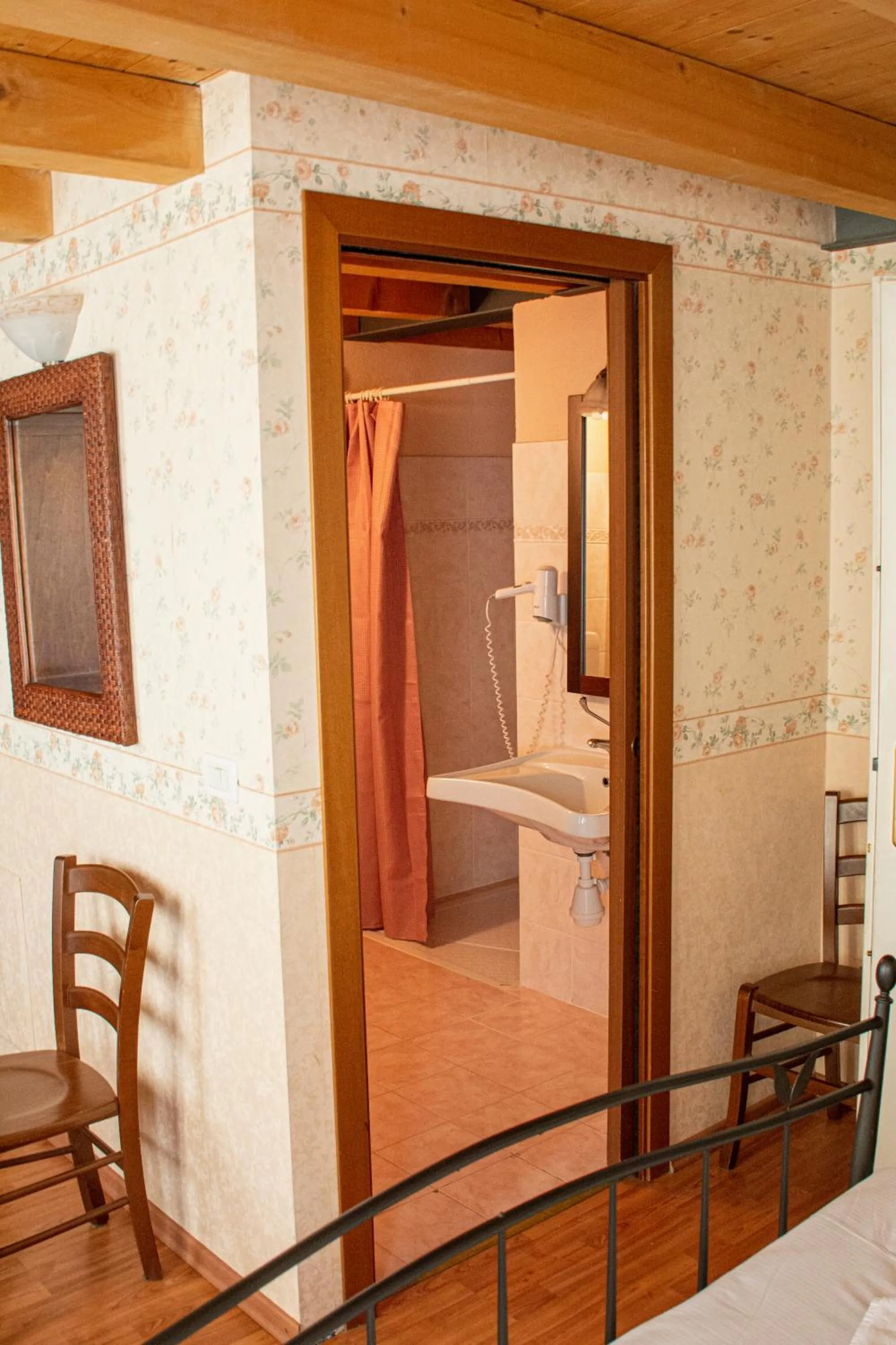 Shower in Hotel Capitelli