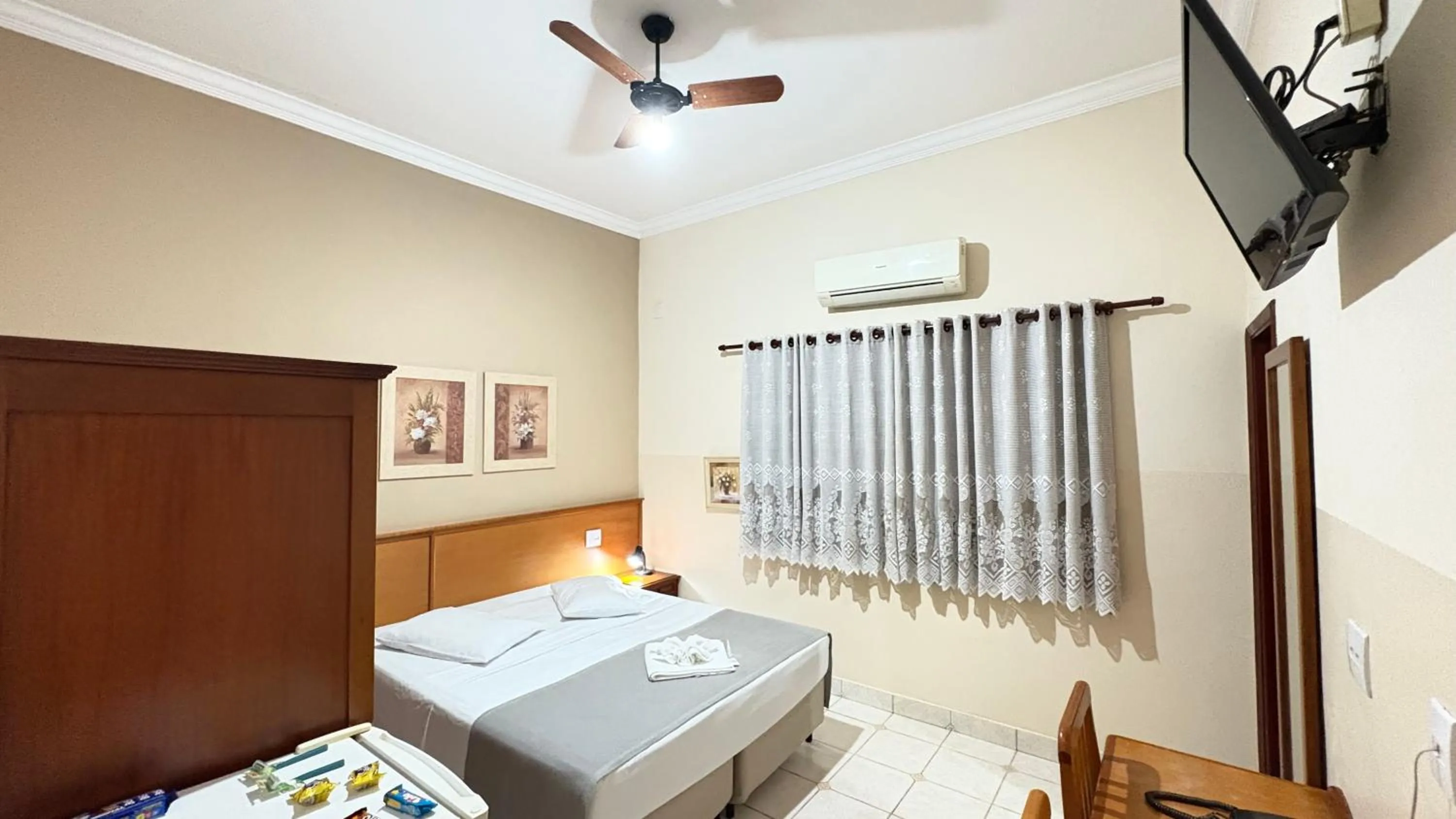 Photo of the whole room, Bed in Hotel Casa Grande Orlândia SP