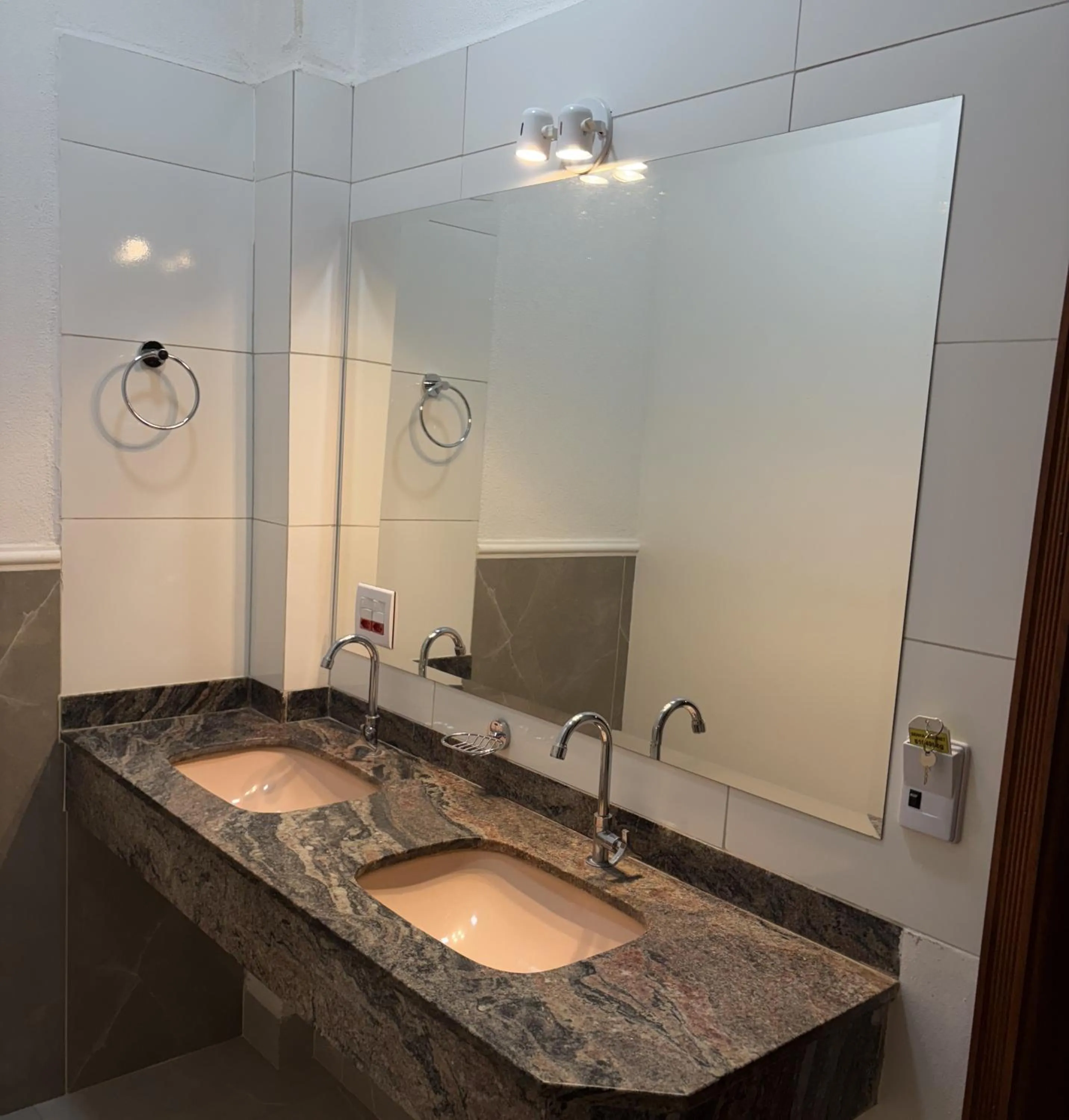 Bathroom in Hotel Casa Grande Orlândia SP