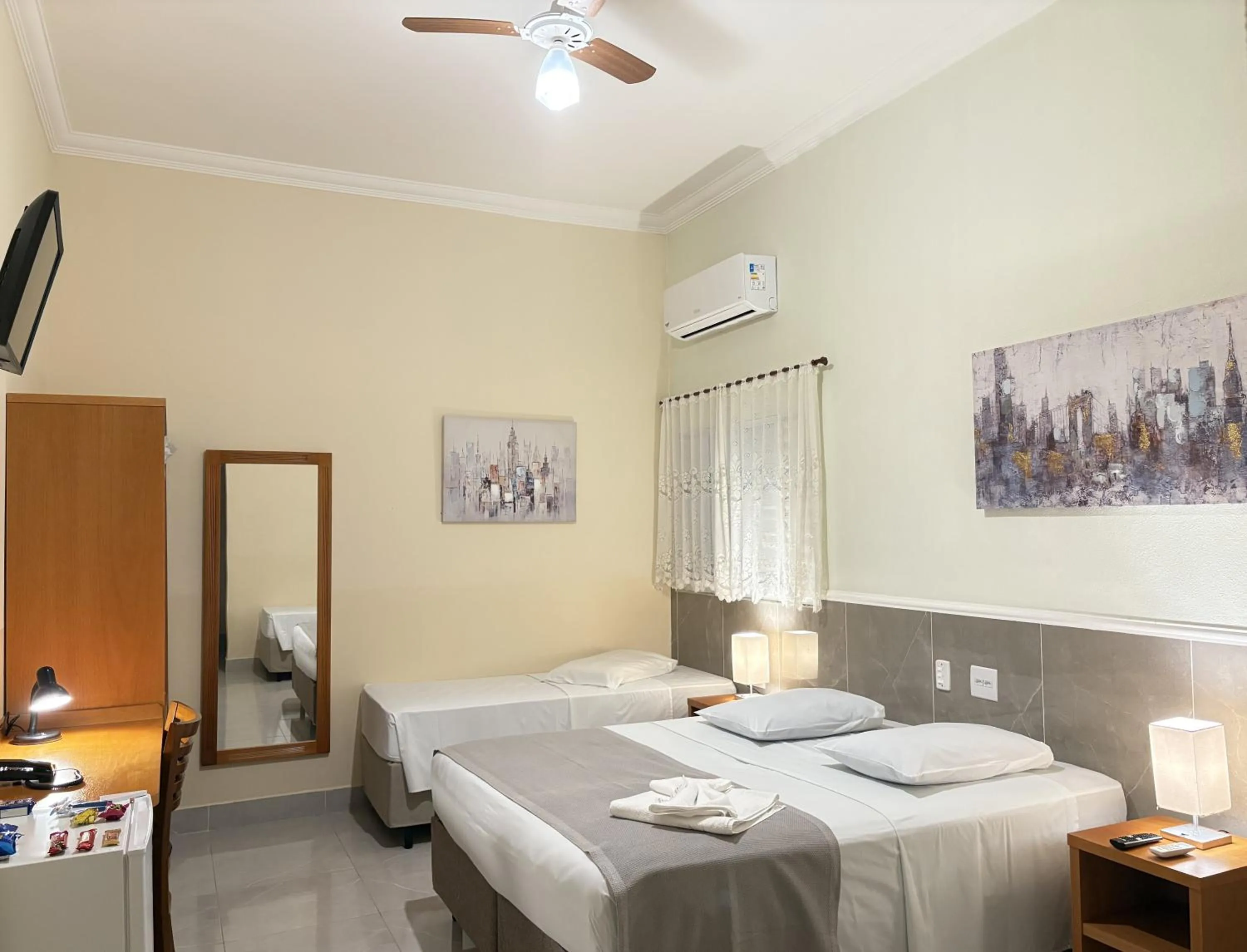 Photo of the whole room, Bed in Hotel Casa Grande Orlândia SP