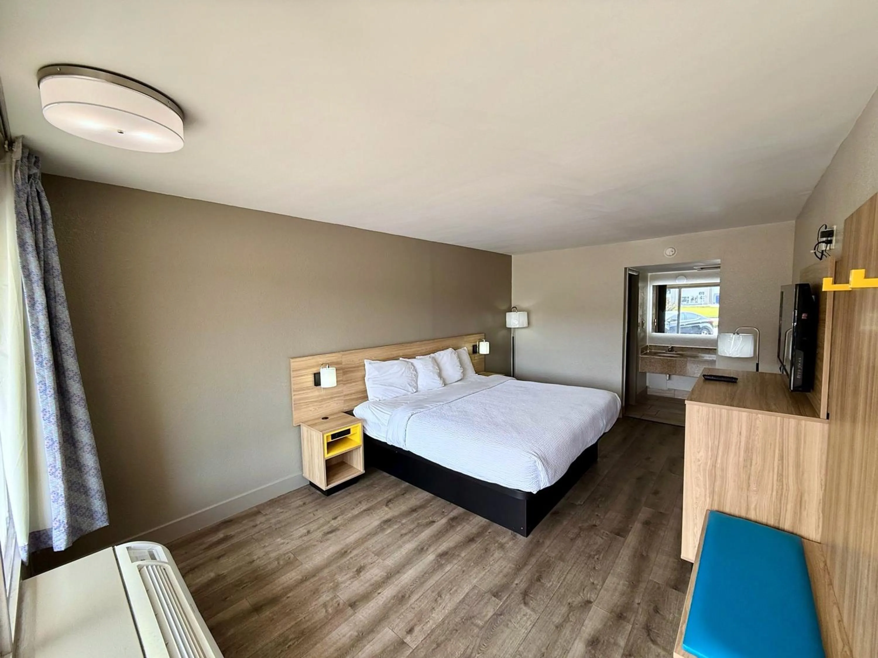 TV and multimedia, Bed in Days Inn by Wyndham Ruther Glen Kings Dominion Area