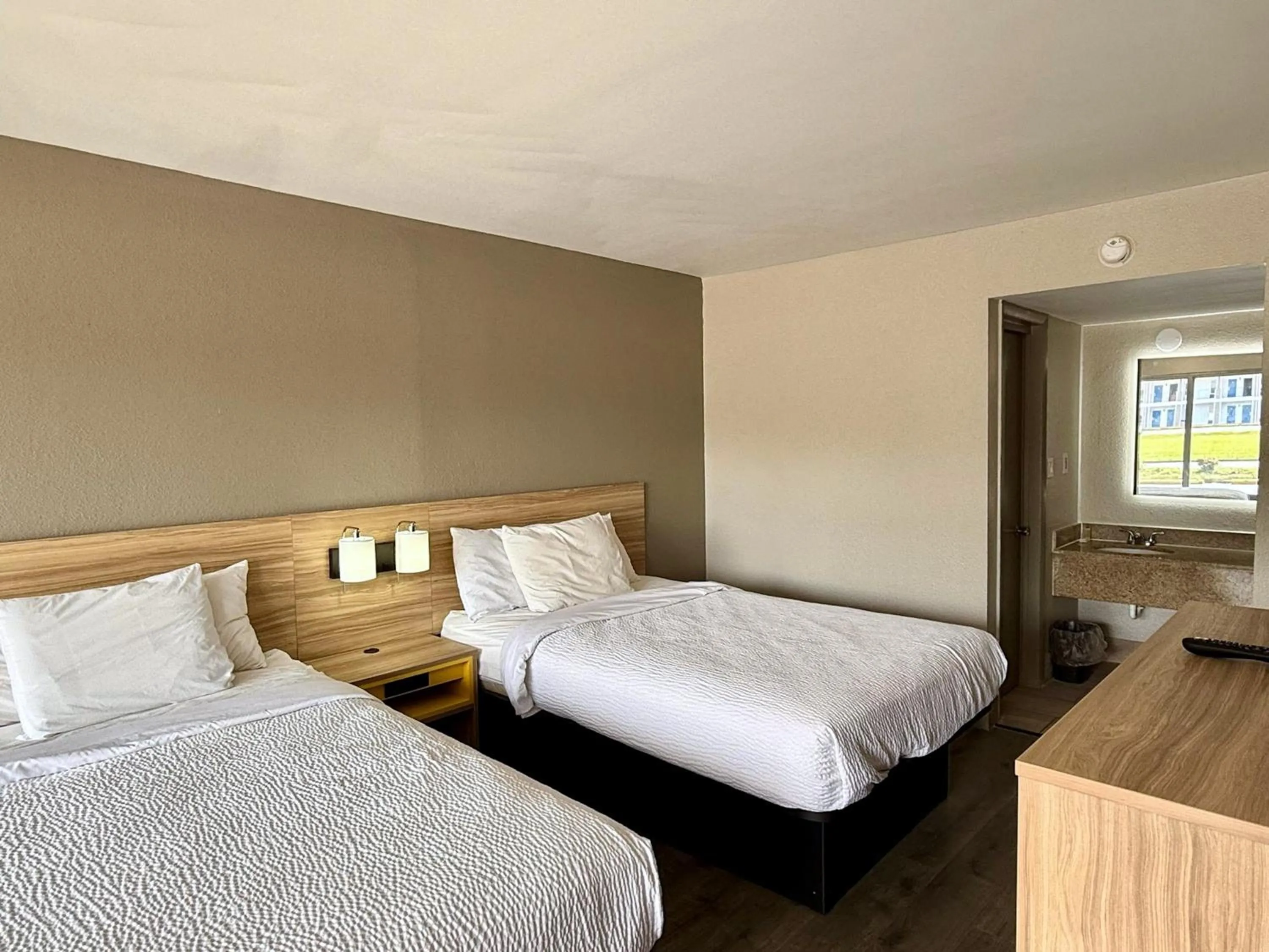 Bed in Days Inn by Wyndham Ruther Glen Kings Dominion Area