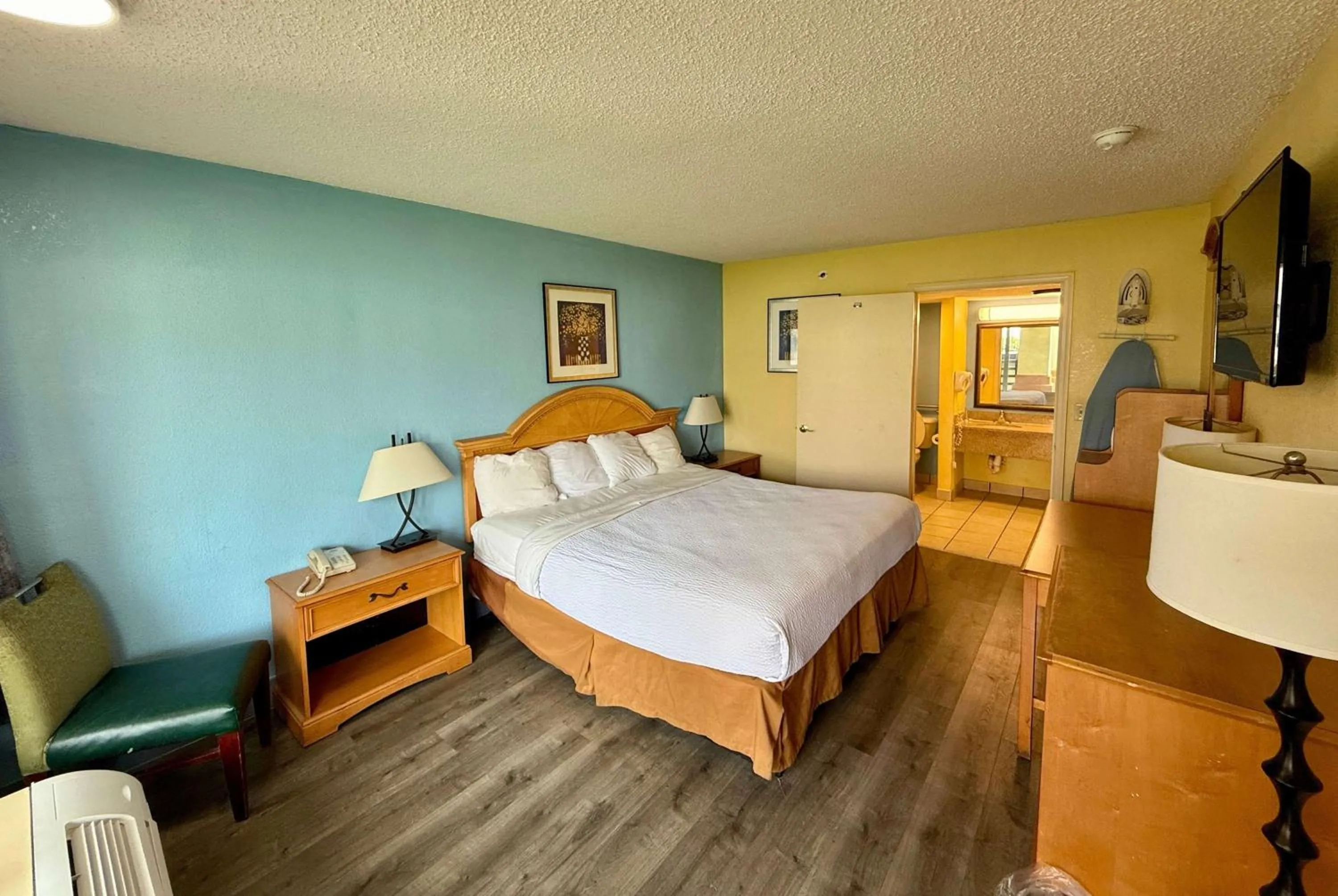 Double Room - Smoking in Days Inn by Wyndham Ruther Glen Kings Dominion Area