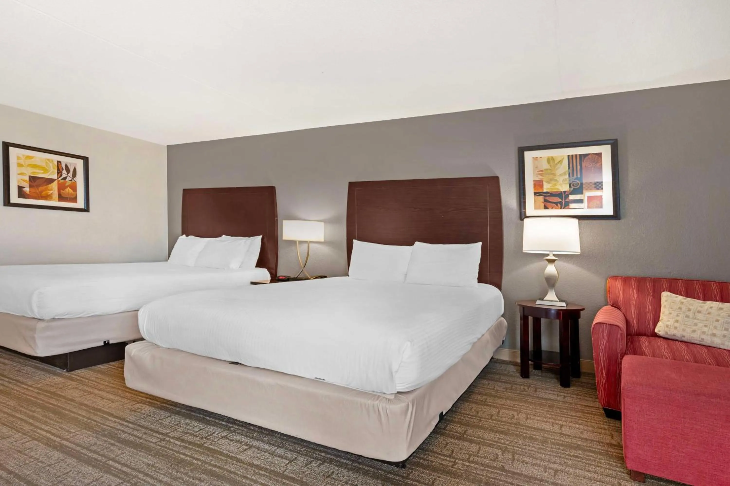 Bedroom in Best Western Ashbury Inn