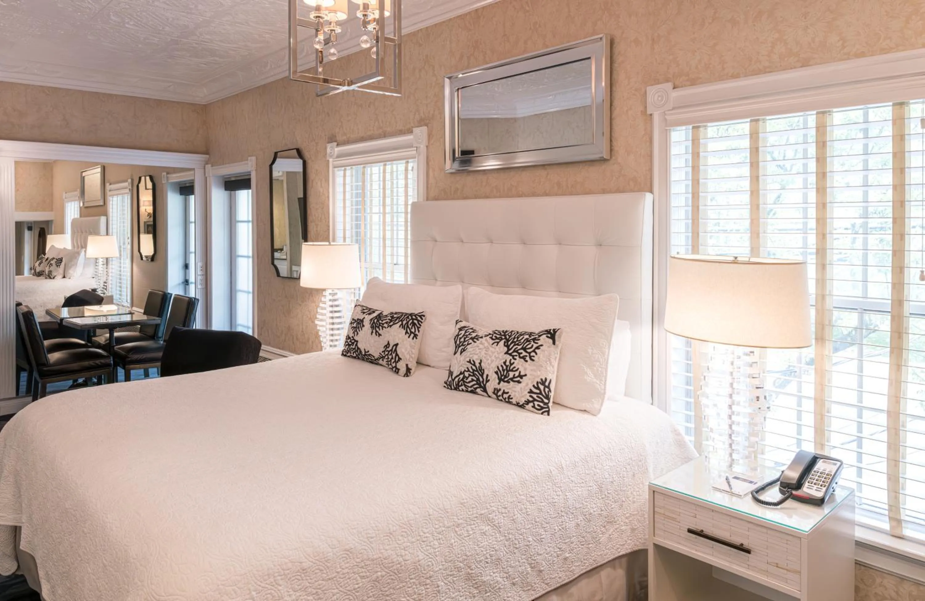 Bed in Chateau Inn and Suites