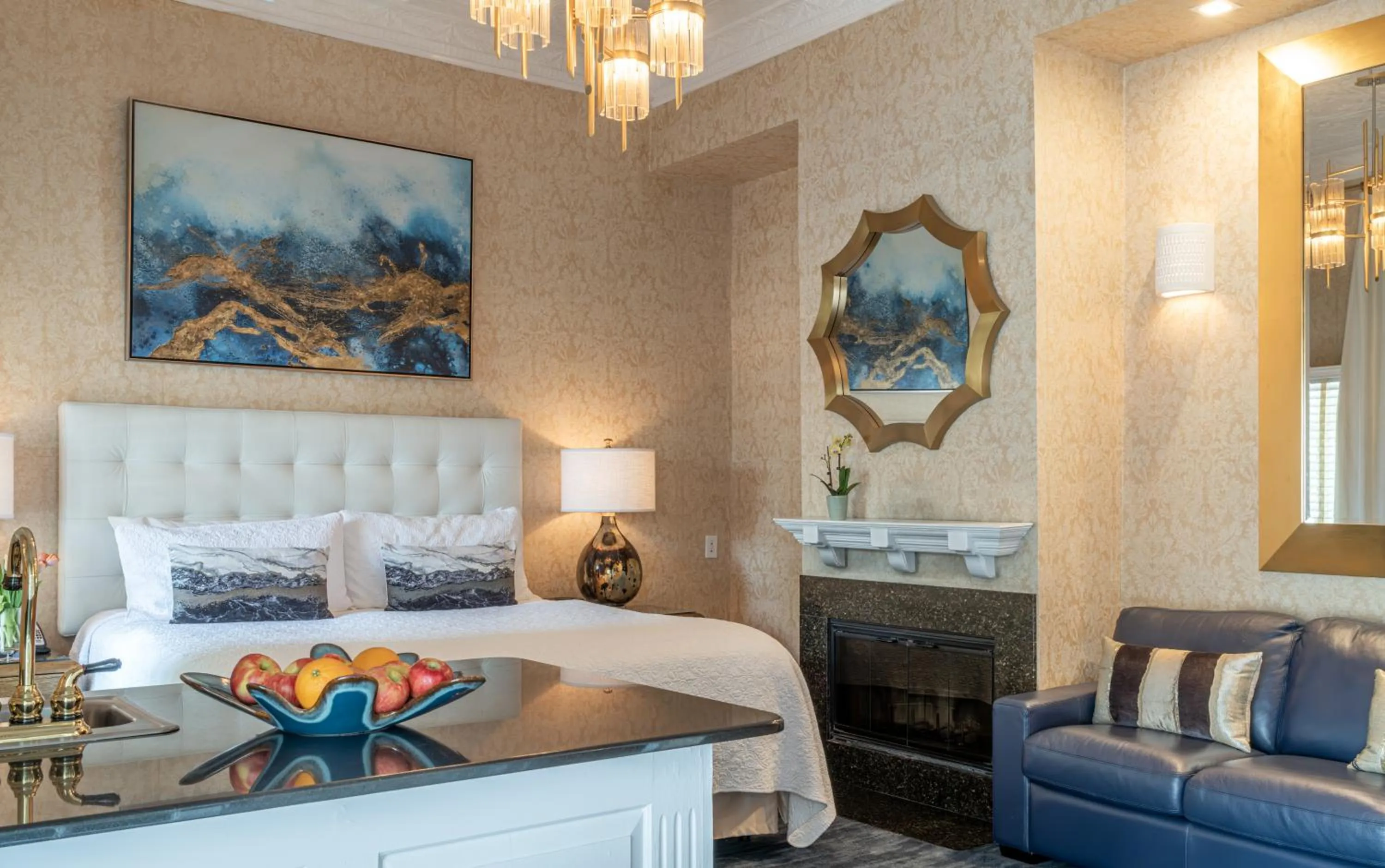 Bed in Chateau Inn and Suites