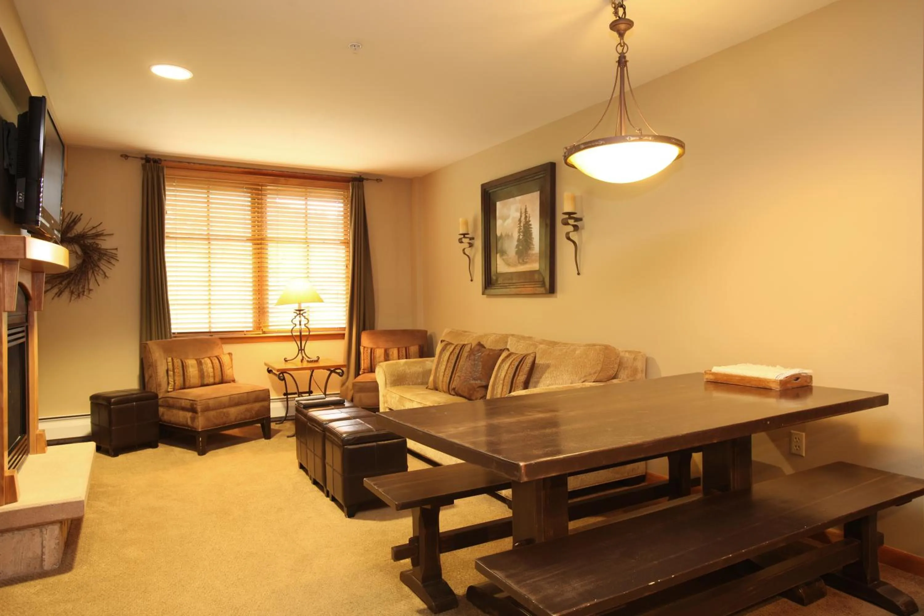 Communal lounge/ TV room in Zephyr Mountain Lodge