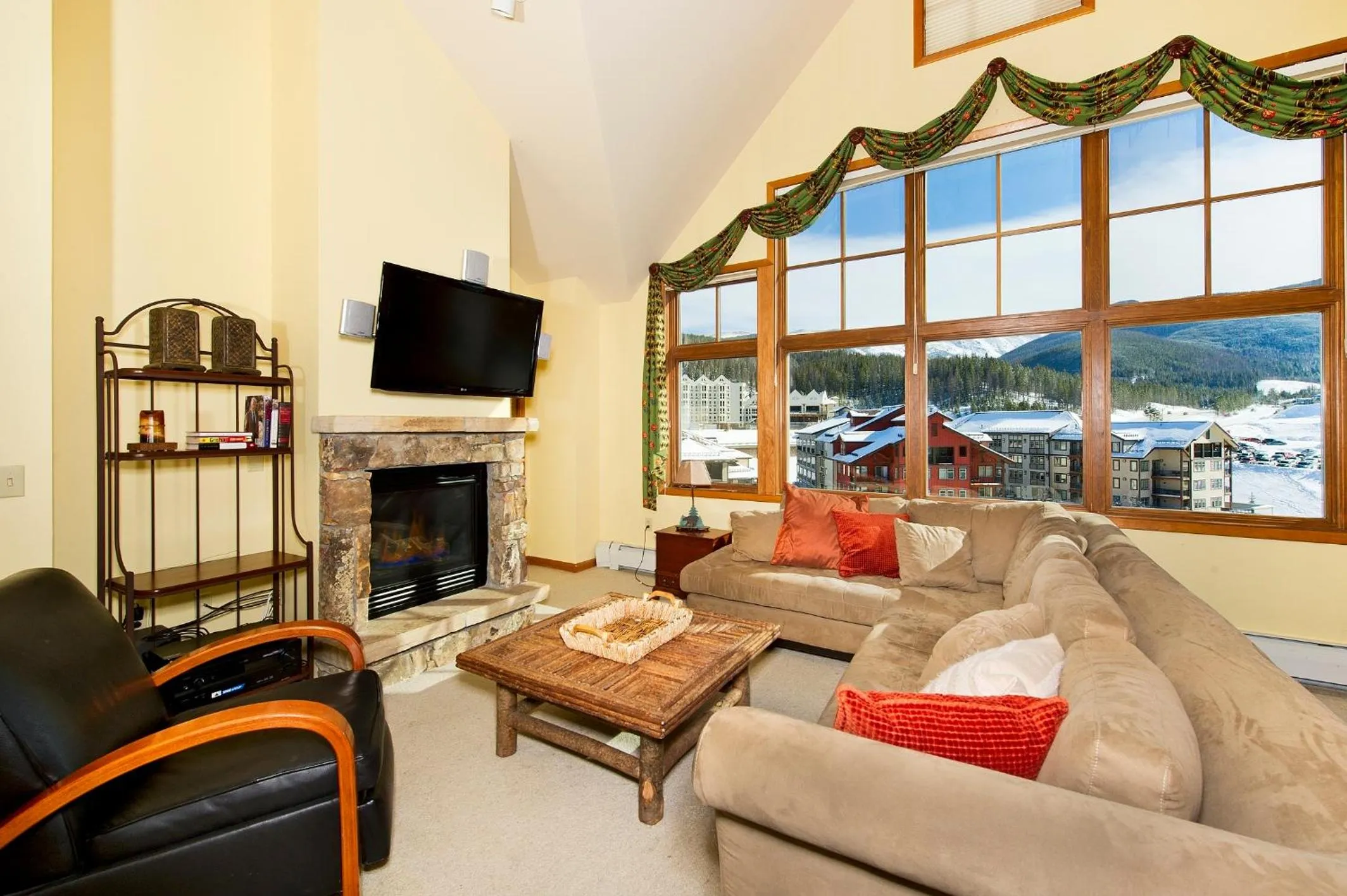 Communal lounge/ TV room in Zephyr Mountain Lodge