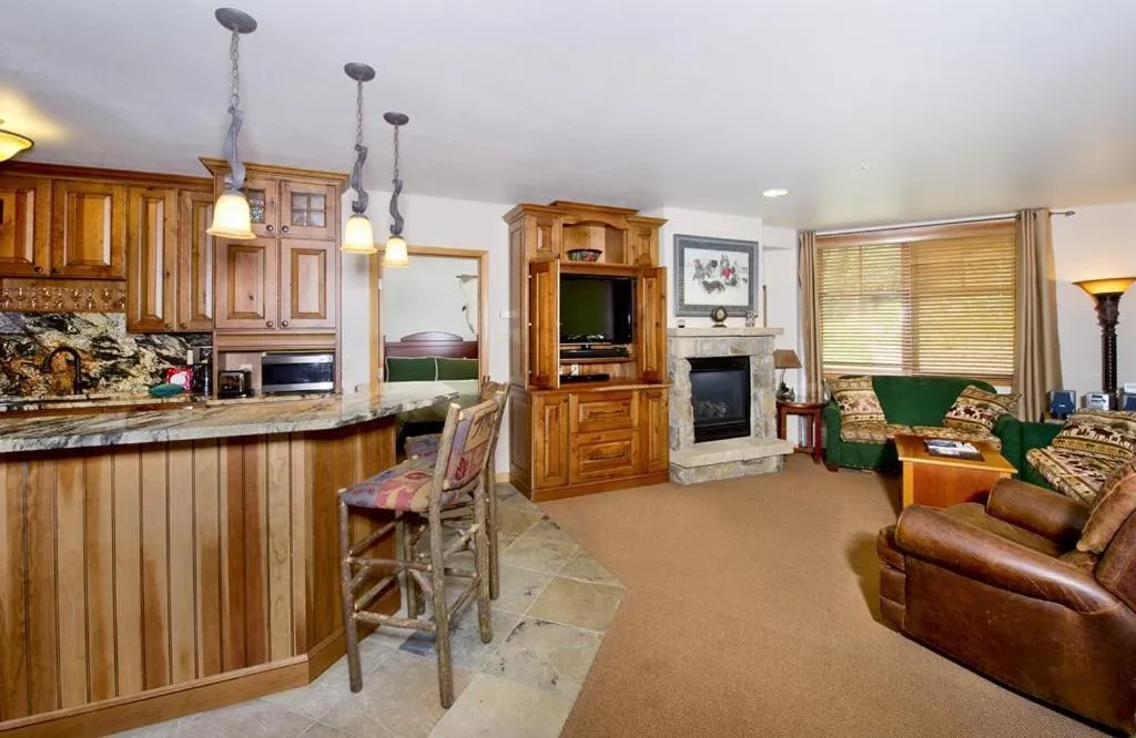 Communal lounge/ TV room in Zephyr Mountain Lodge