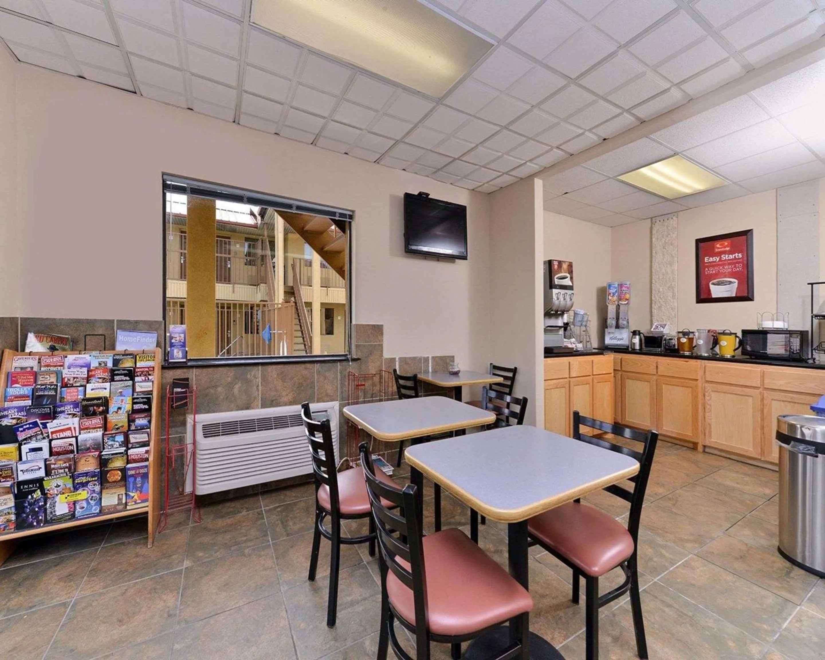 Restaurant/places to eat in Econo Lodge