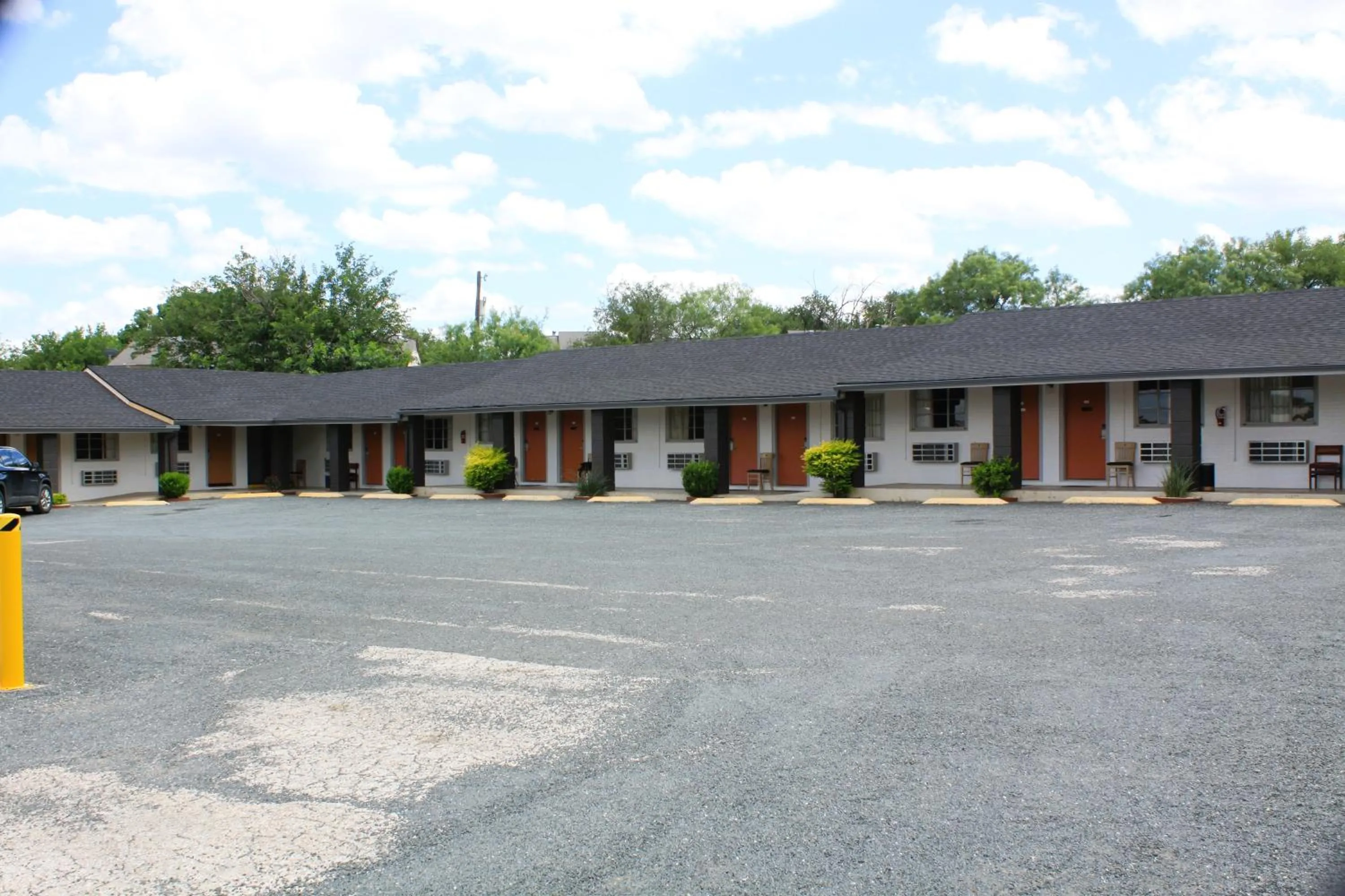 Property building in Sun Valley Motel Junction