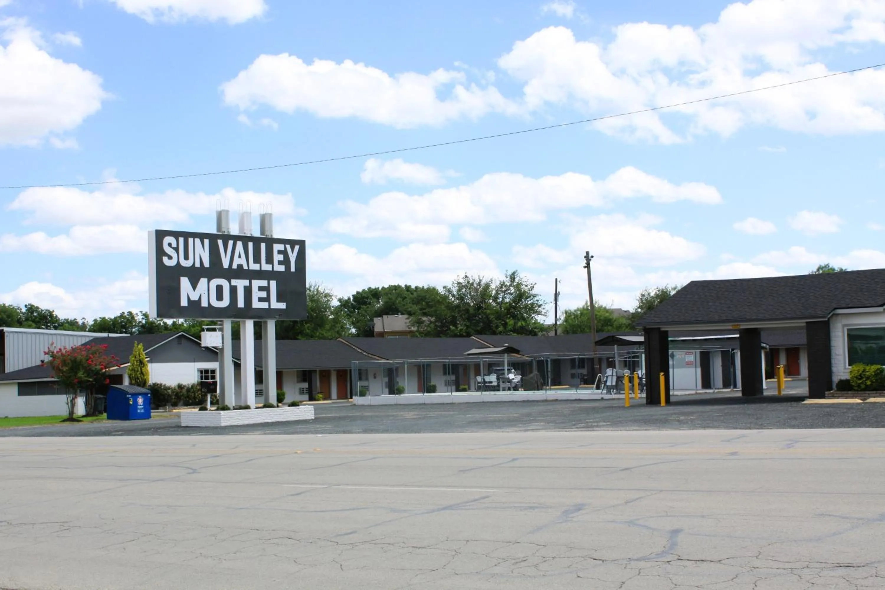 Property building in Sun Valley Motel Junction