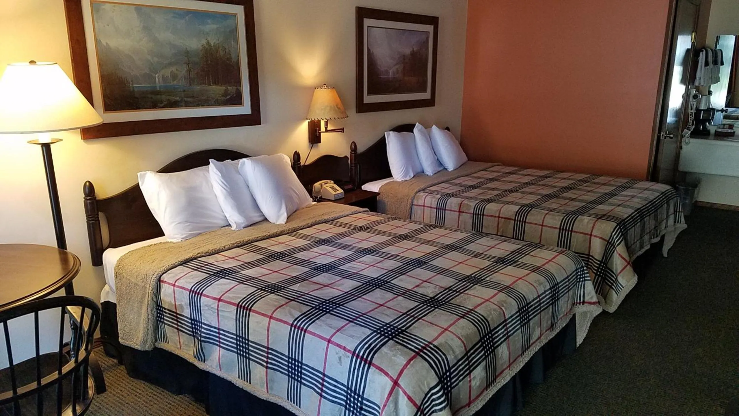 Bed in Country Mountain Inn