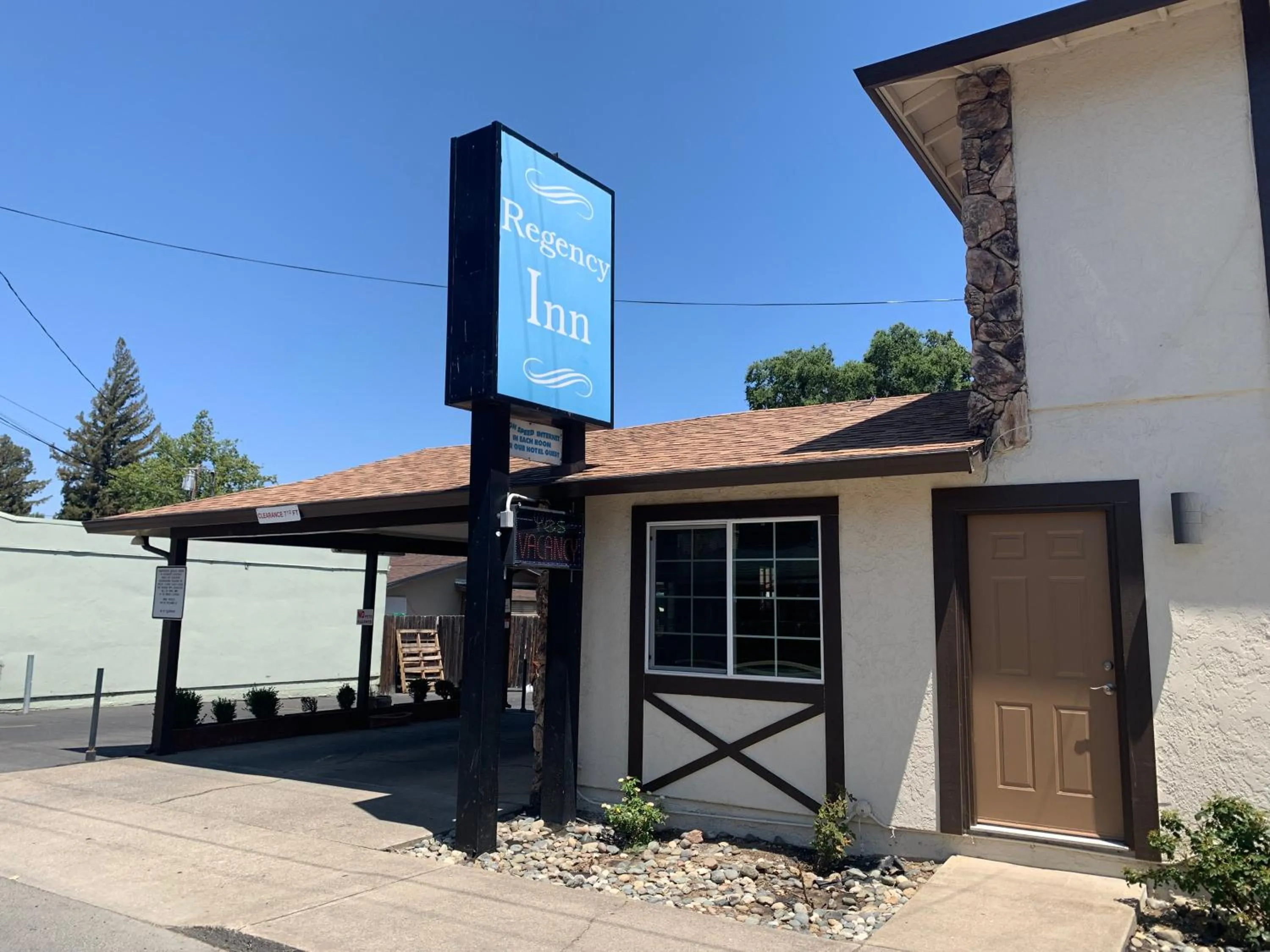Property building in Regency Inn Lakeport